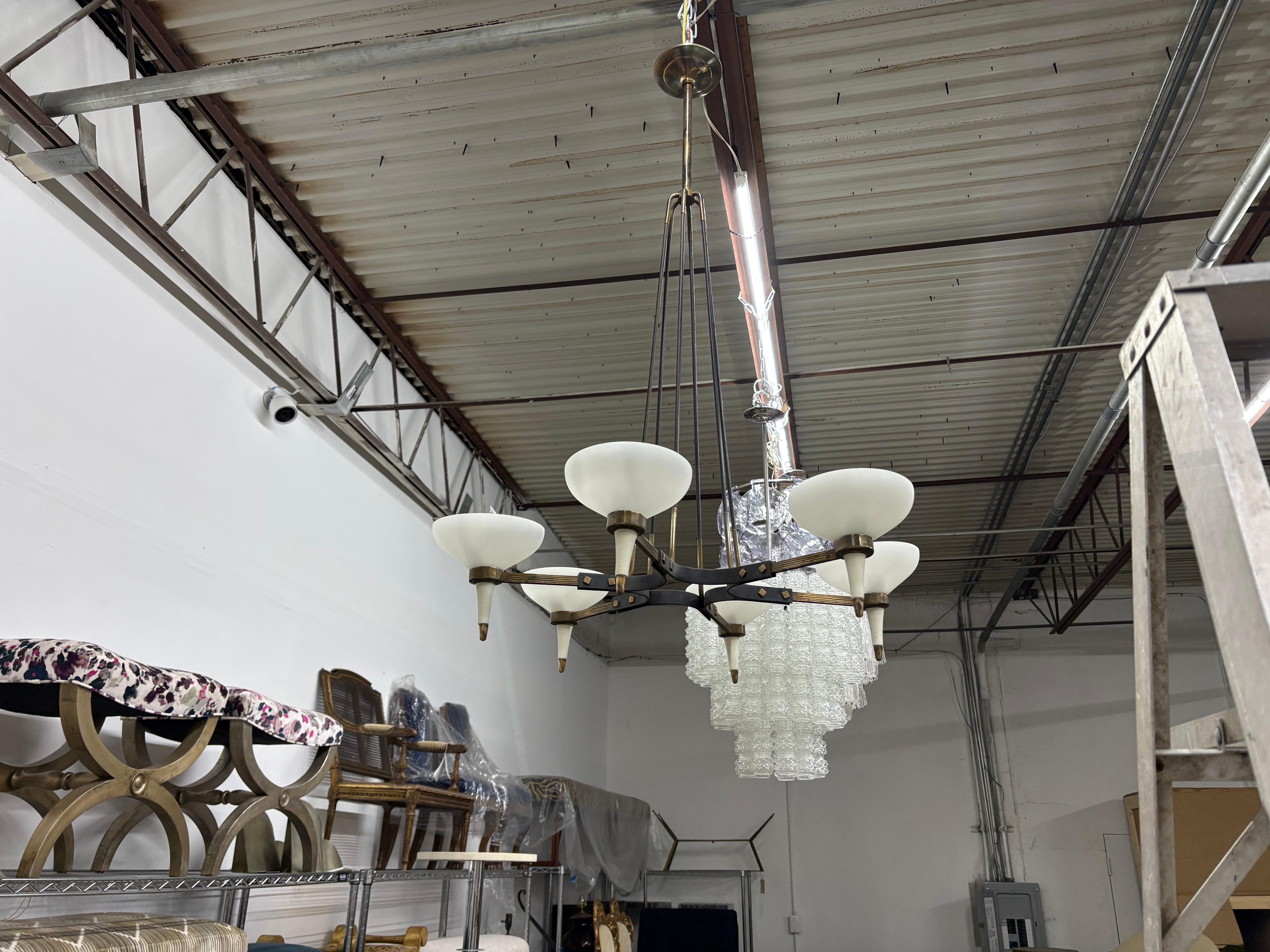 Lampadario moderno italiano di Stilnovo In condizioni buone in vendita a Houston, TX