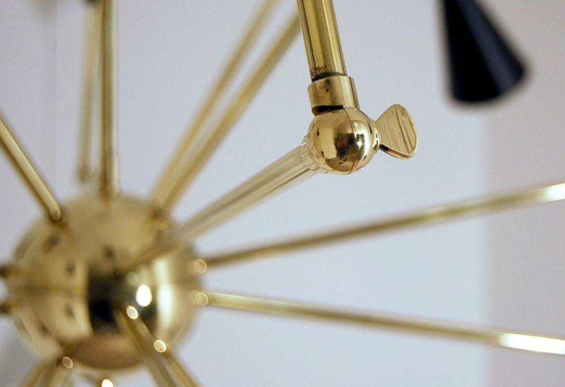 Italiano Lampadario moderno in ottone e smalto di Fabio LTD in vendita