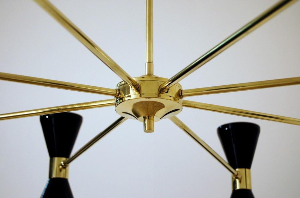 Ottone Lampadario moderno in ottone e smalto di Fabio LTD in vendita