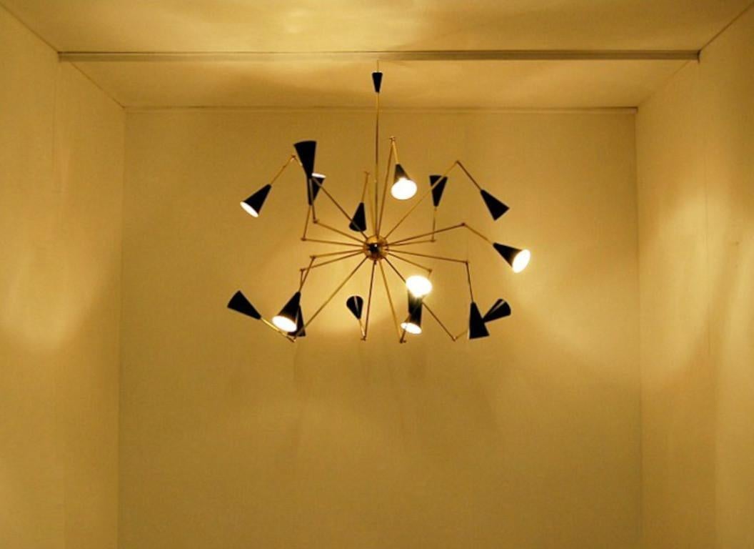 Ottone Lampadario moderno in ottone e smalto di Fabio LTD in vendita