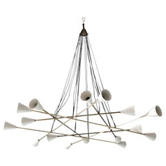 Lustre moderne italien en laiton et émail de Fabio Ltd