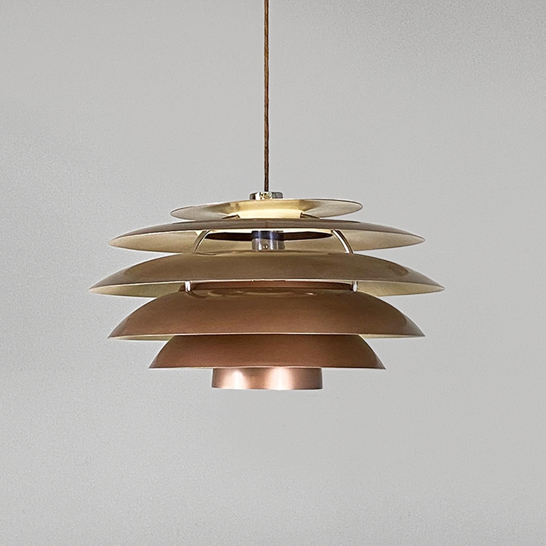 Italian modern chandelier mod. 1262 by Stilnovo in metal and copper color, 1960s In Good Condition For Sale In MIlano, IT