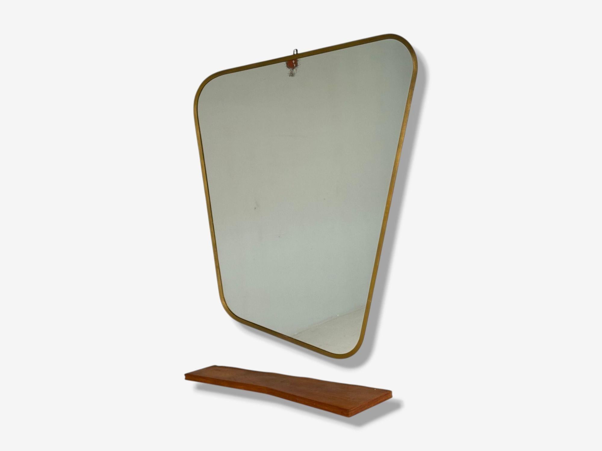 Console avec miroir en merisier et verre, Italie, années 1950

Un ensemble console et miroir unique en merisier et verre, conçu et produit au milieu du 20e siècle en Italie. Le grand miroir mural a un cadre fin en laiton patiné et présente une
