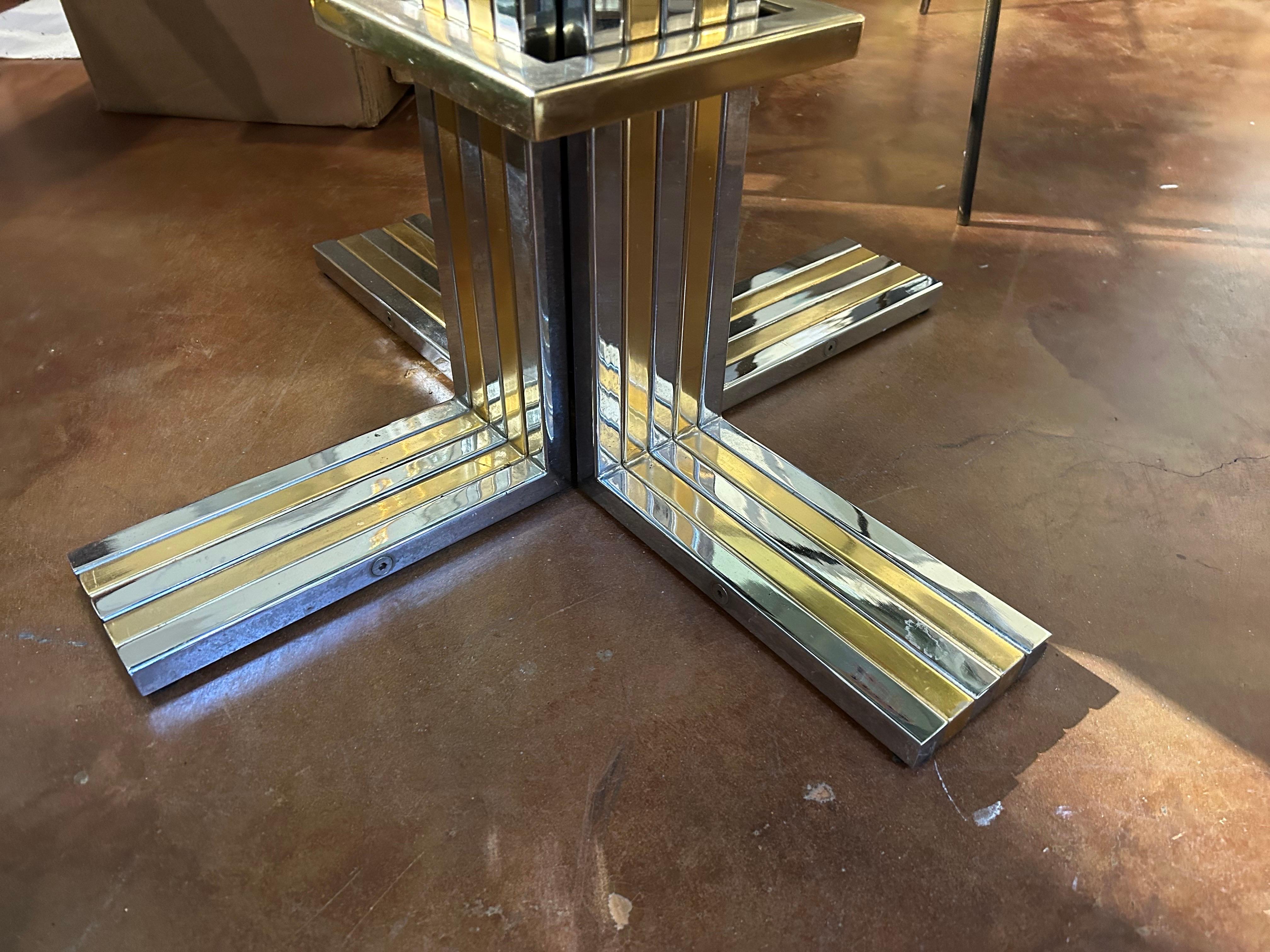 Fin du 20e siècle Table moderne italienne en chrome et laiton attribuée à Romeo Rega en vente