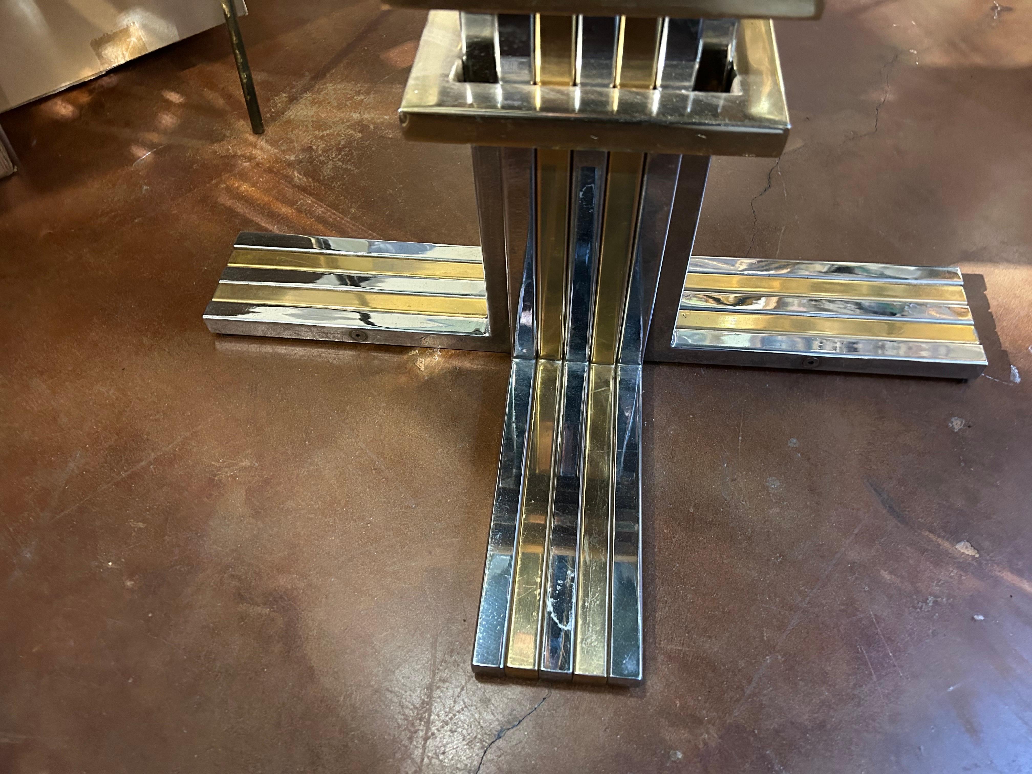 Laiton Table moderne italienne en chrome et laiton attribuée à Romeo Rega en vente