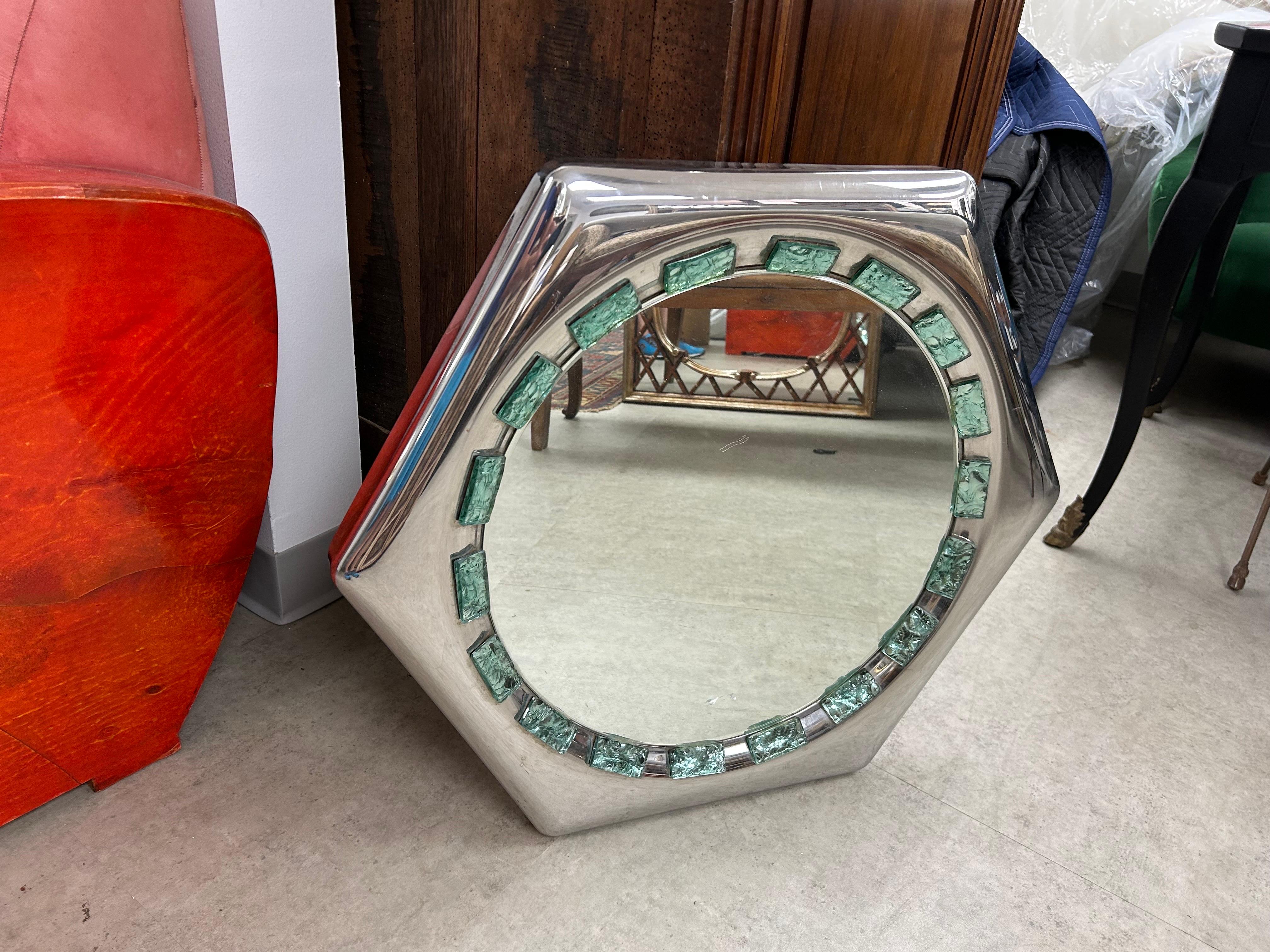 Miroir moderne italien en chrome et verre ciselé en vente 1