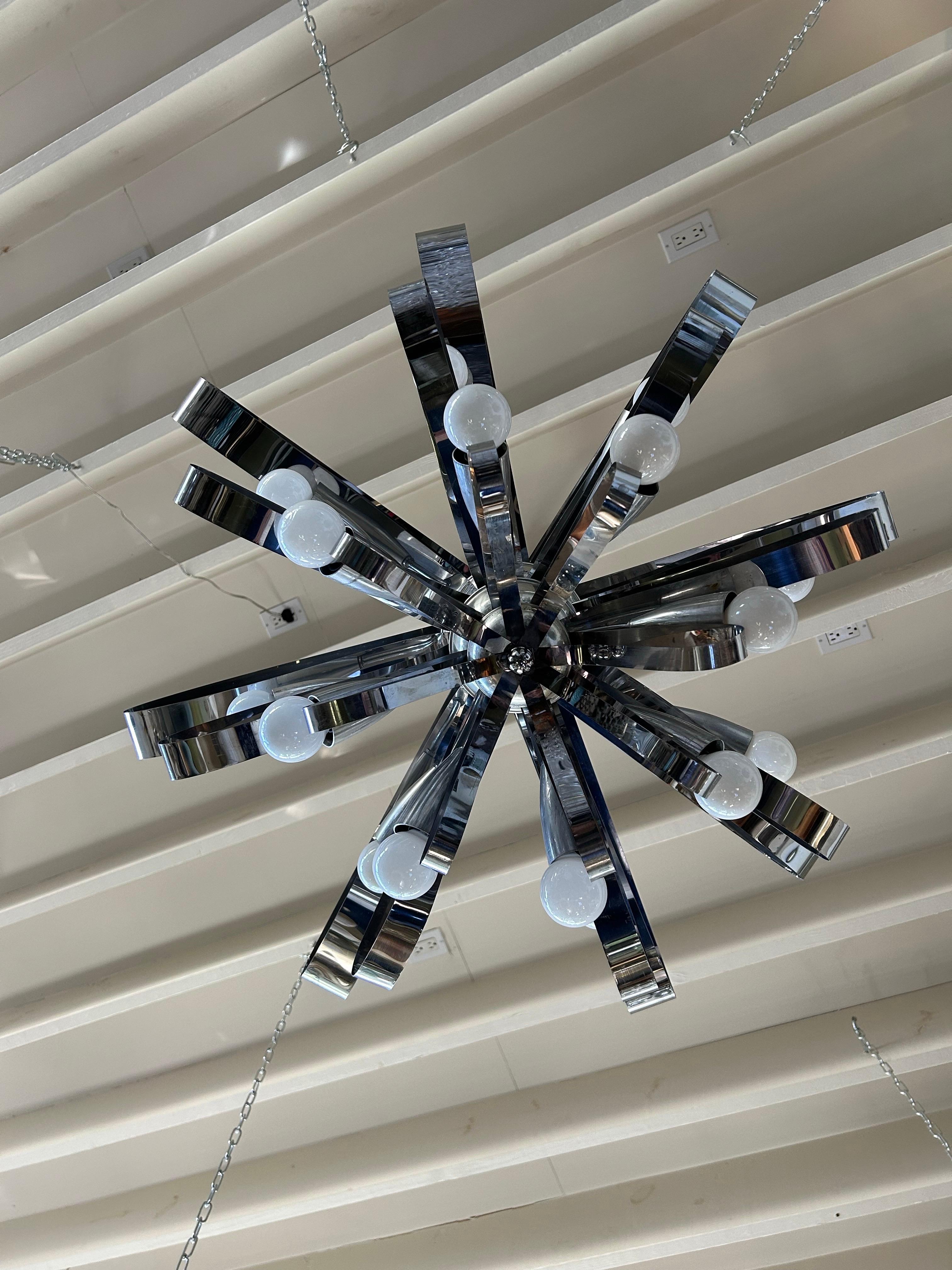 Lampadario moderno italiano in cromo di Gaetano Sciolari in vendita 3