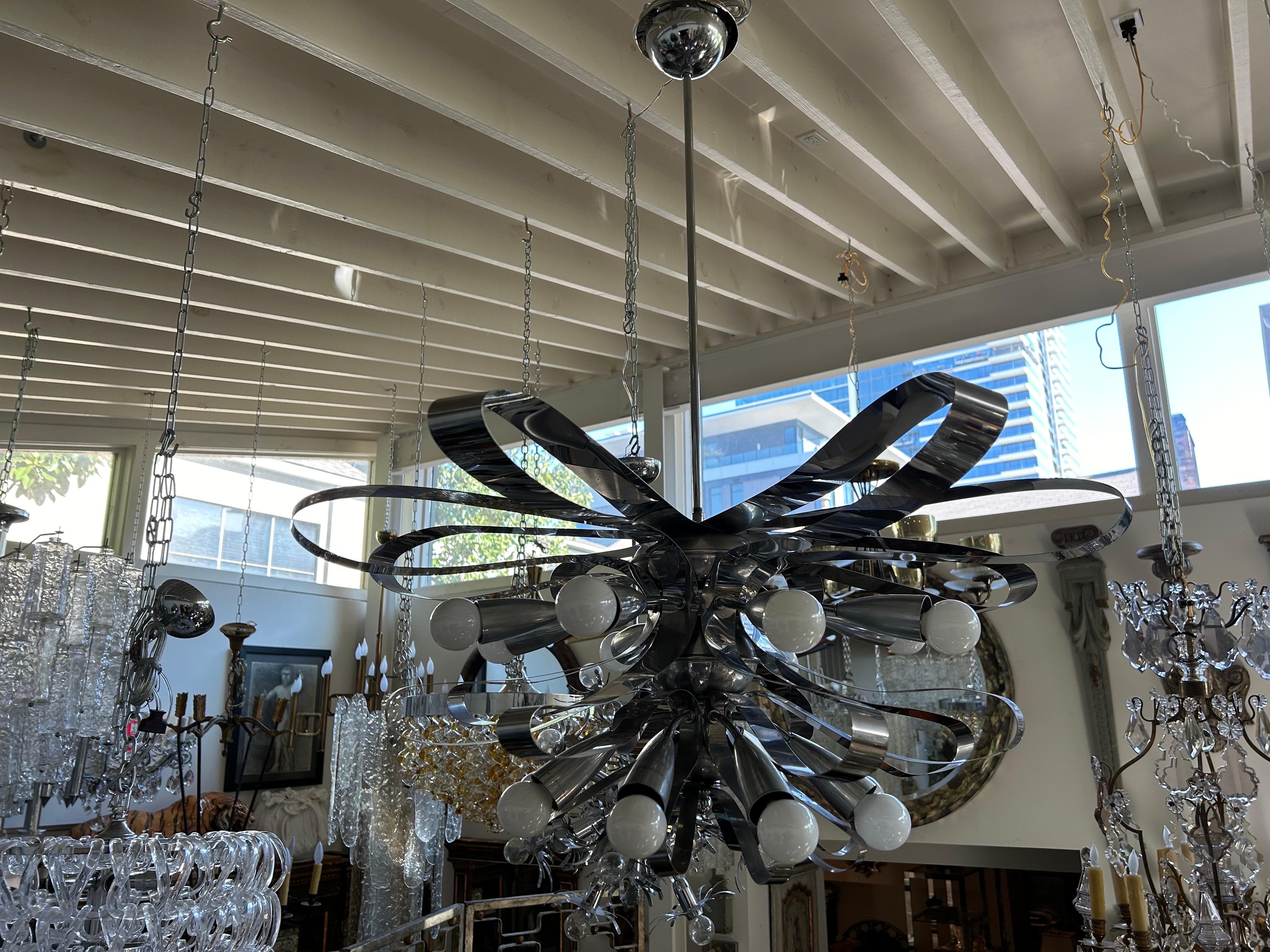 Fine XX secolo Lampadario moderno italiano in cromo di Gaetano Sciolari in vendita