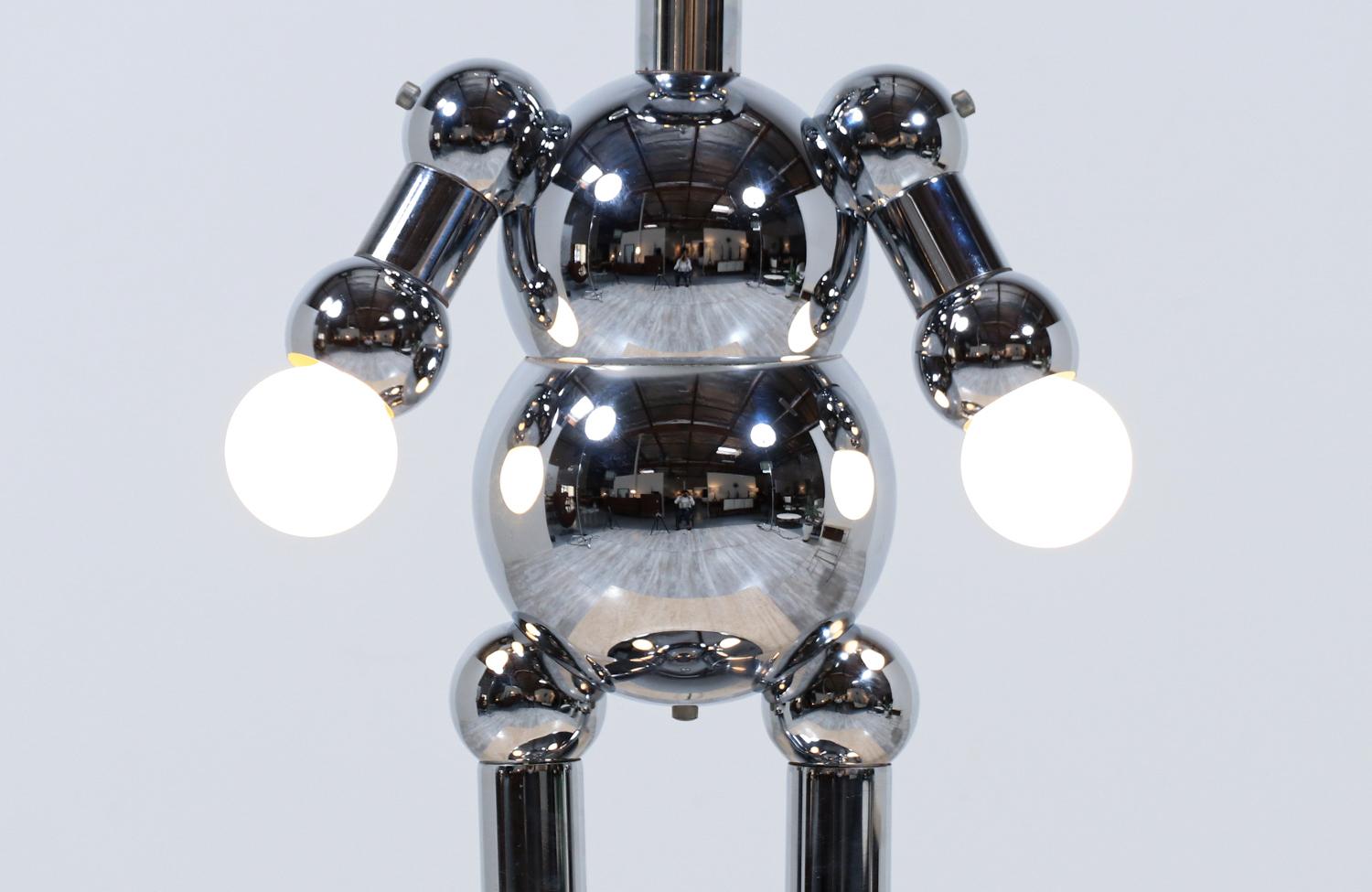 Expertisch restaurierte, moderne italienische verchromte Roboter-Skulptur-Lampe von Torino im Angebot 1
