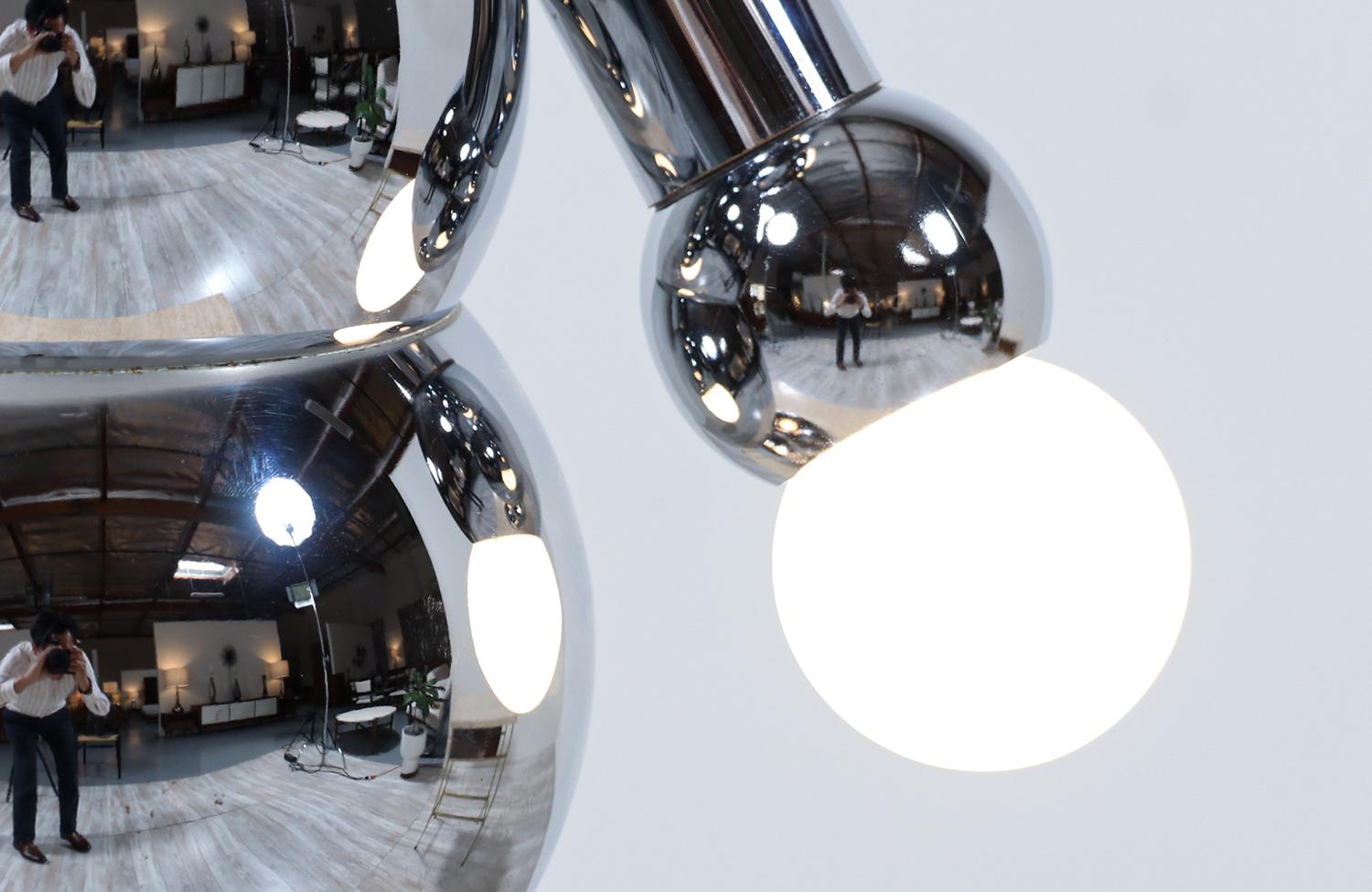 Expertisch restaurierte, moderne italienische verchromte Roboter-Skulptur-Lampe von Torino im Angebot 2