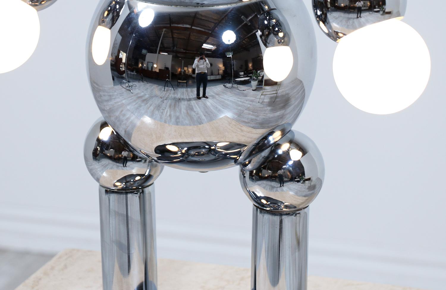 Restaurada por expertos - Lámpara moderna italiana de escultura de robot cromada de Torino en venta 2