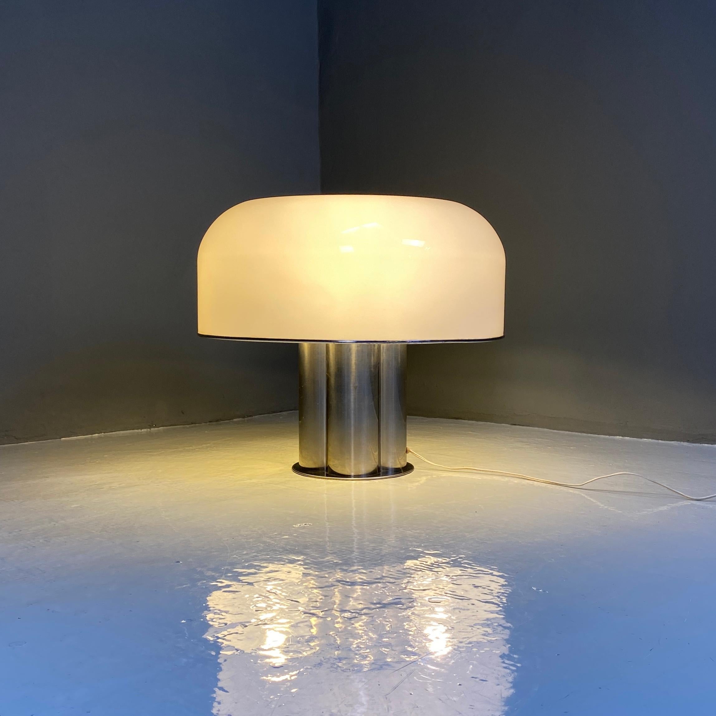 Chromed and plexiglass table lamp by Harvey Luce Iguzzini, 1970s
Mushroom table lamp with chromed metal base and white pelxiglass lampshade. Present label of the Harvey Luce Iguzzini brand, produced in the 1970's.

Good conditions

Measurements