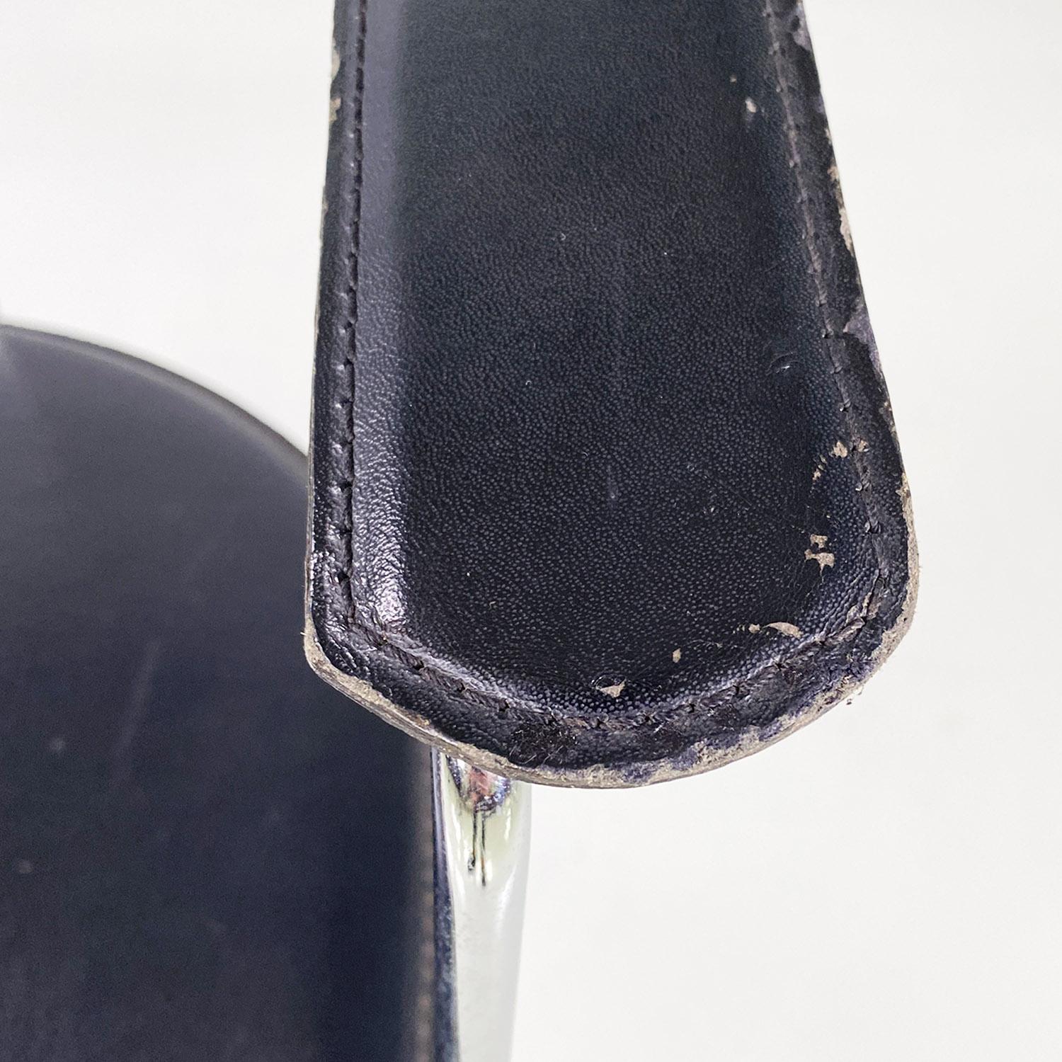 Chaises modernes italiennes en métal chromé et cuir noir, 1980 en vente 3