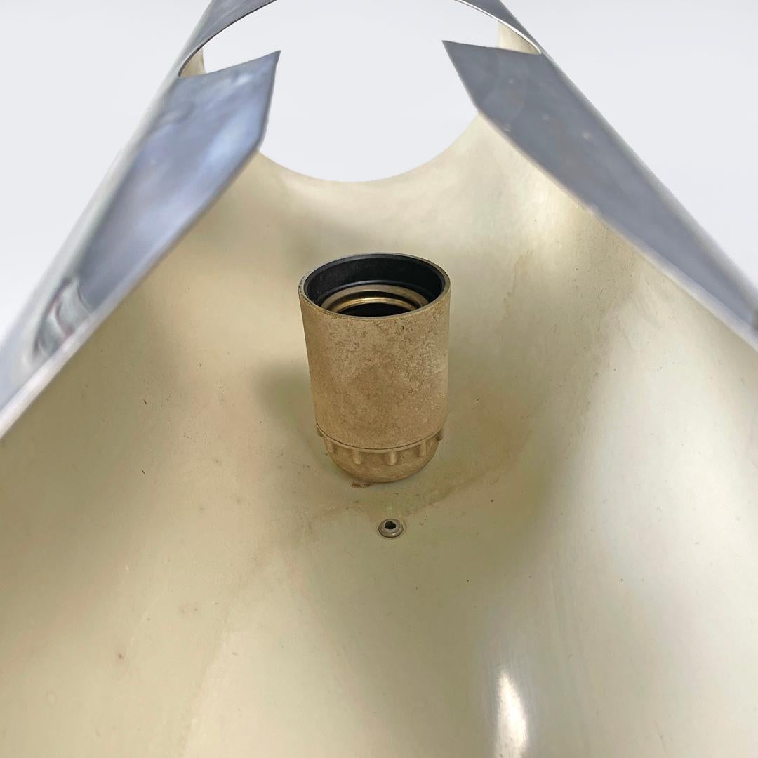 Lampade da parete cilindriche moderne italiane in metallo cromato e bianco, anni '70 in vendita 5