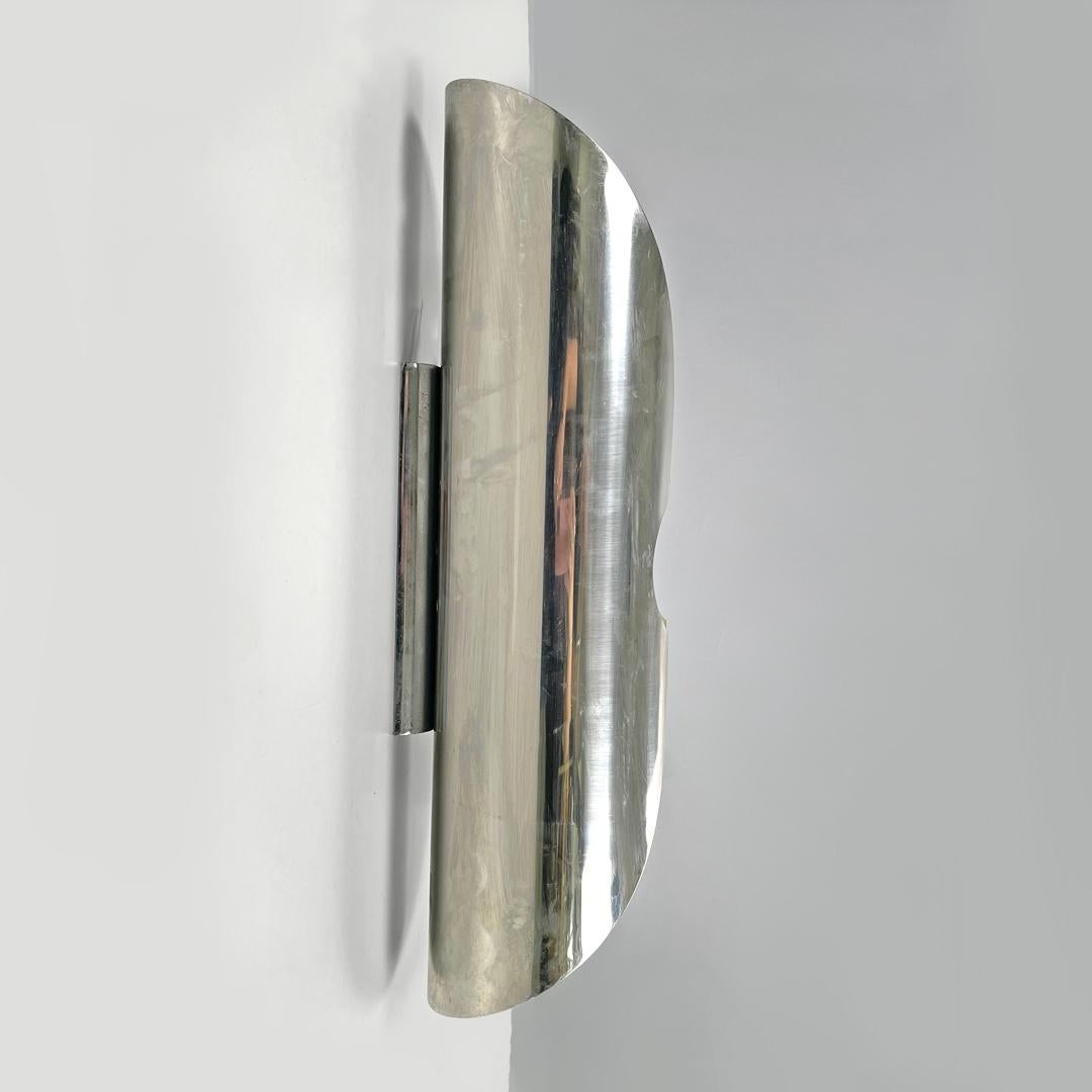 Fine XX secolo Lampade da parete cilindriche moderne italiane in metallo cromato e bianco, anni '70 in vendita