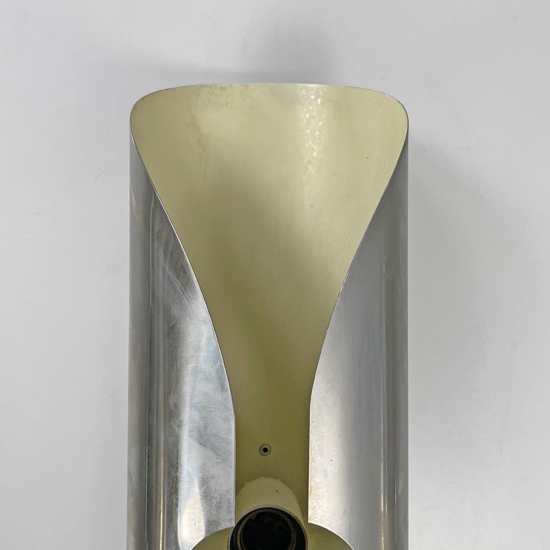 Metallo Lampade da parete cilindriche moderne italiane in metallo cromato e bianco, anni '70 in vendita