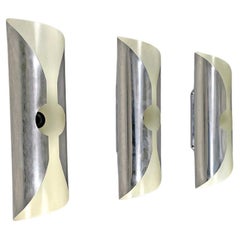 Lampade da parete cilindriche moderne italiane in metallo cromato e bianco, anni '70