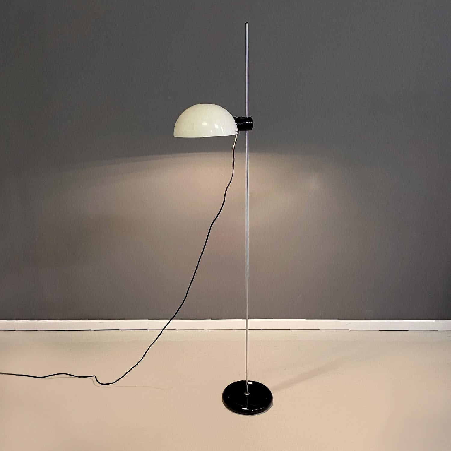 Italian modern chromed metal white black plastic floor lamp by Guzzini, 1970s
Round base floor lamp. The structure is made of chromed metal. The diffuser is in milky white plastic and is adjustable in height, it is connected to the structure via a