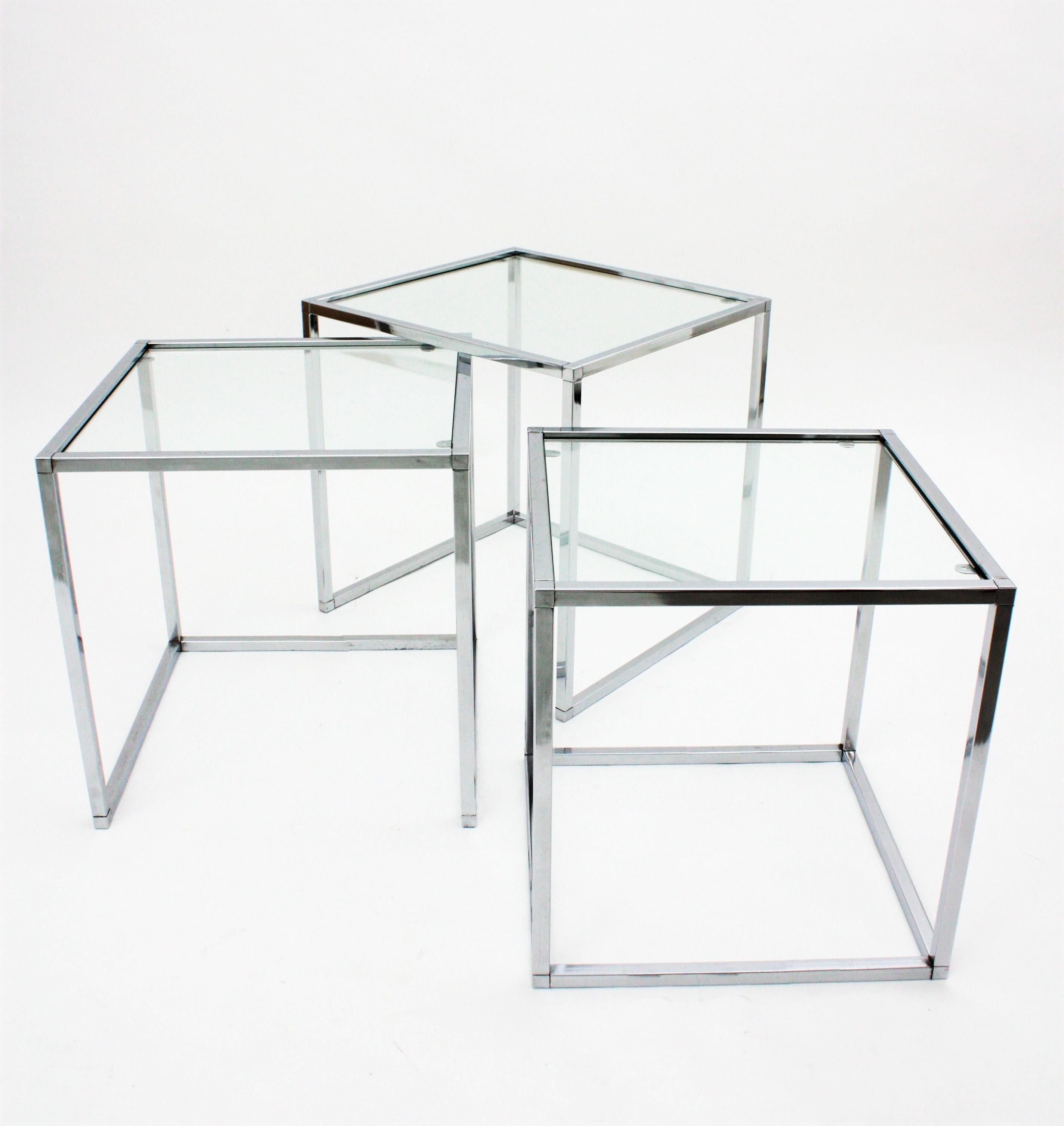 Italian Nesting Tables in Chromed Steel and Glass In Good Condition In Barcelona, ES