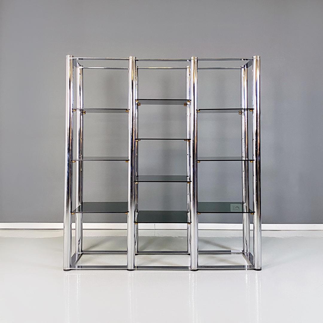 Italian Modern Chromed Steel and Smoked Glass Self Supporting Bookcase, 1970s In Good Condition For Sale In MIlano, IT