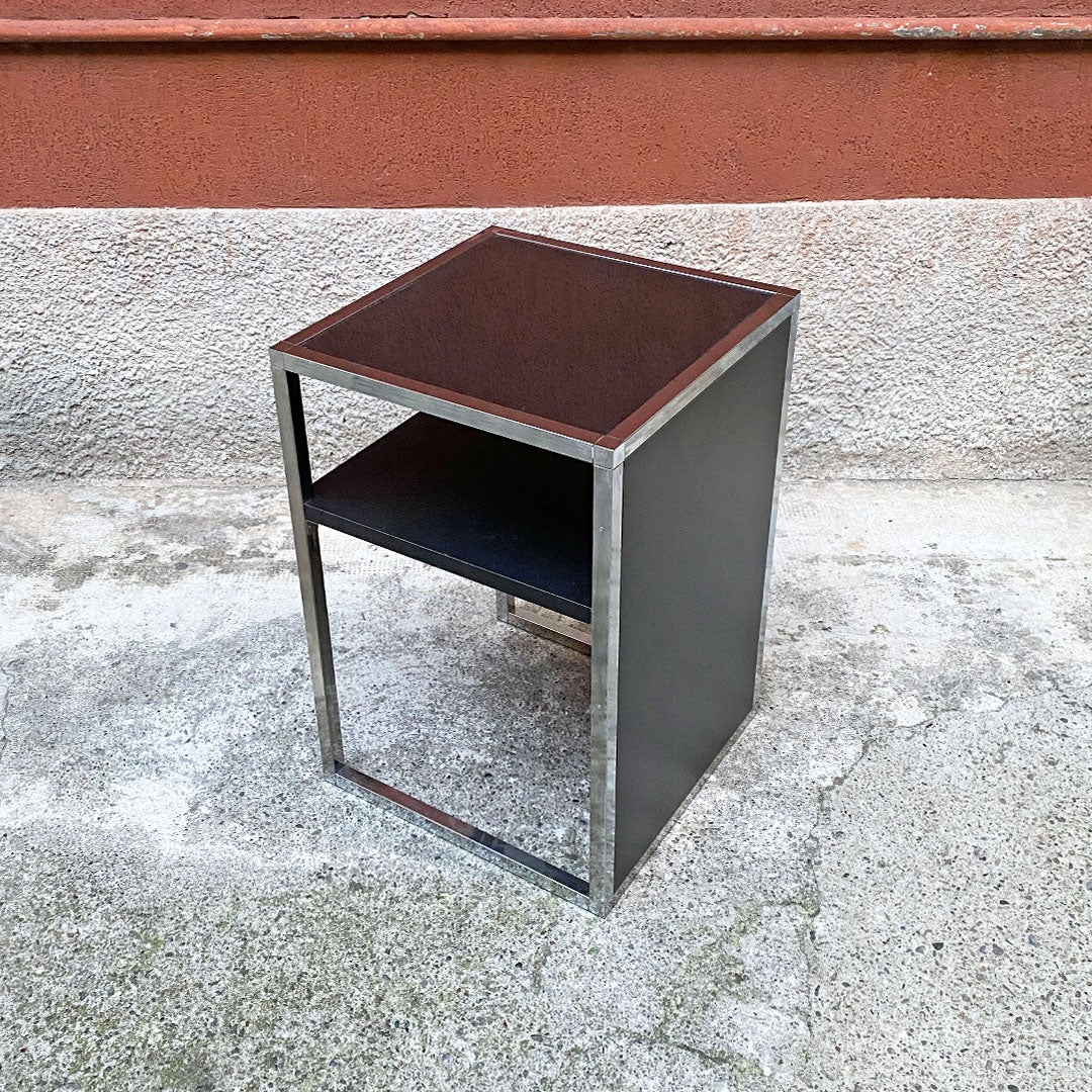 Italian modern chromed steel, wood and glass table for stereo and vinyls, 1990s
Table for stereo and vinyls, with square section structure in chromed steel and solid wood top covered in glass, with matt black finish and lower shelf.
1990s.
Good