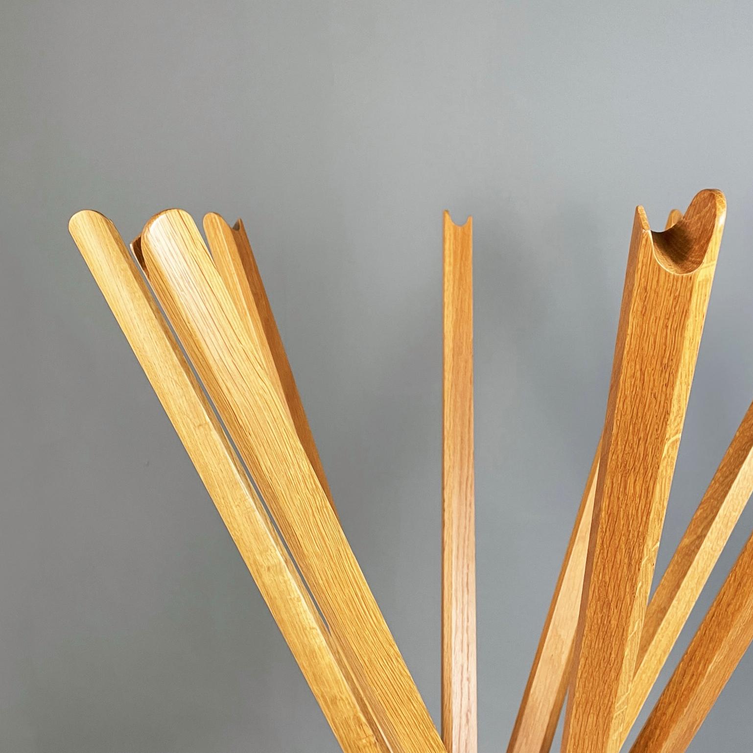 Italian modern Wood coat hanger mod. Sciangai by De Pas, D'Urbino and Lomazzi for Zanotta, 1980s
Coat hanger mod. Sciangai in wood. The coat hanger is made up of a series of wooden rods that join in the center and widen at the ends. Fully