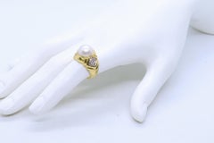 Italian Modern Cocktail Ring In 18Kt Yellow Gold With Diamonds And White Pearl