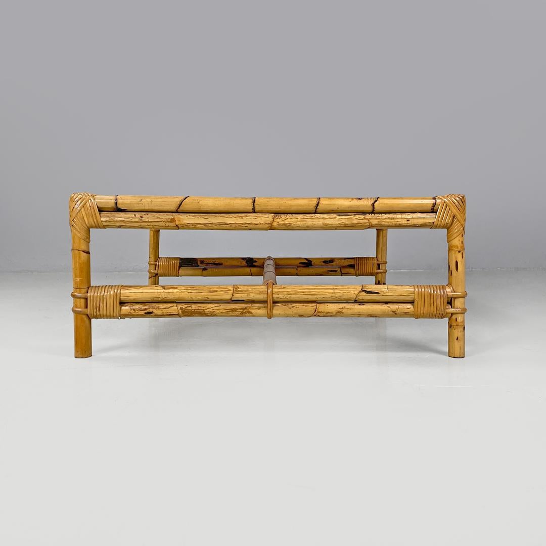 Italian modern coffe table with Vienna straw top and rattan structure, 1970s In Good Condition For Sale In MIlano, IT