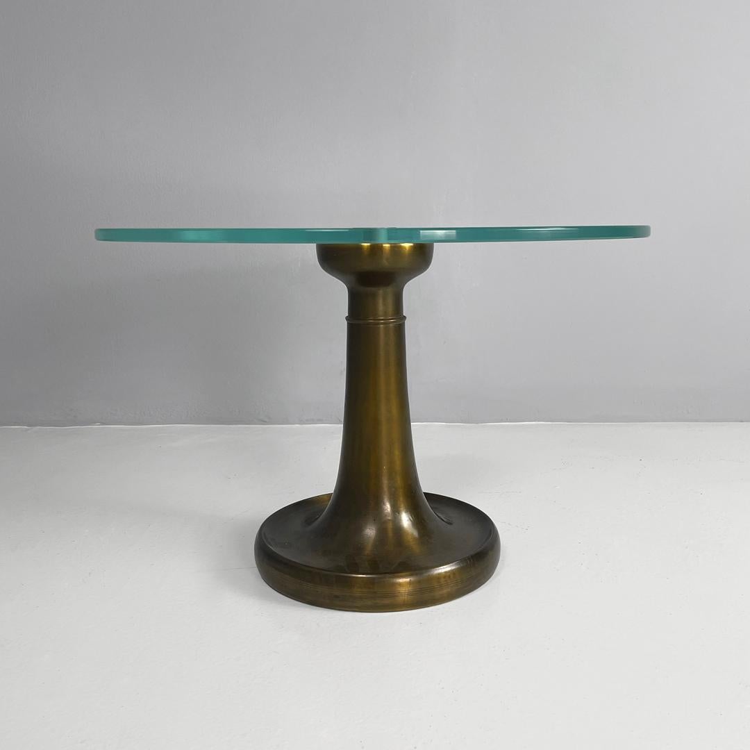 Italian modern coffee table brass glass by Luciano Frigerio for Frigerio, 1980s In Good Condition For Sale In MIlano, IT