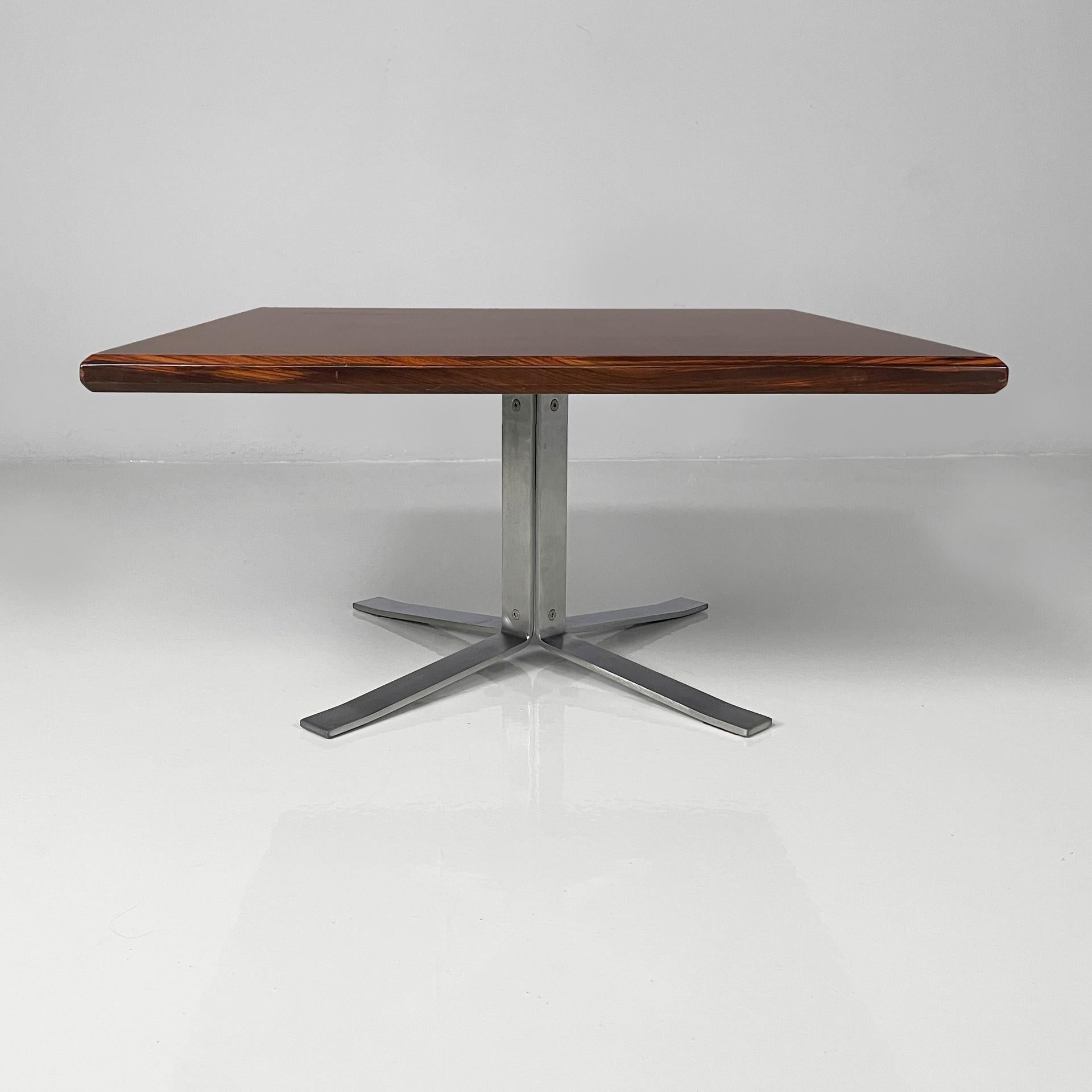 Italian modern coffee table by Gianni Moscatelli for Formanova, 1960s
Coffee table with square wooden top. The base has four steel spokes.
Produced by Formanova in 1960s and designed by Gianni Moscatelli.
Good condition, it has light marks and