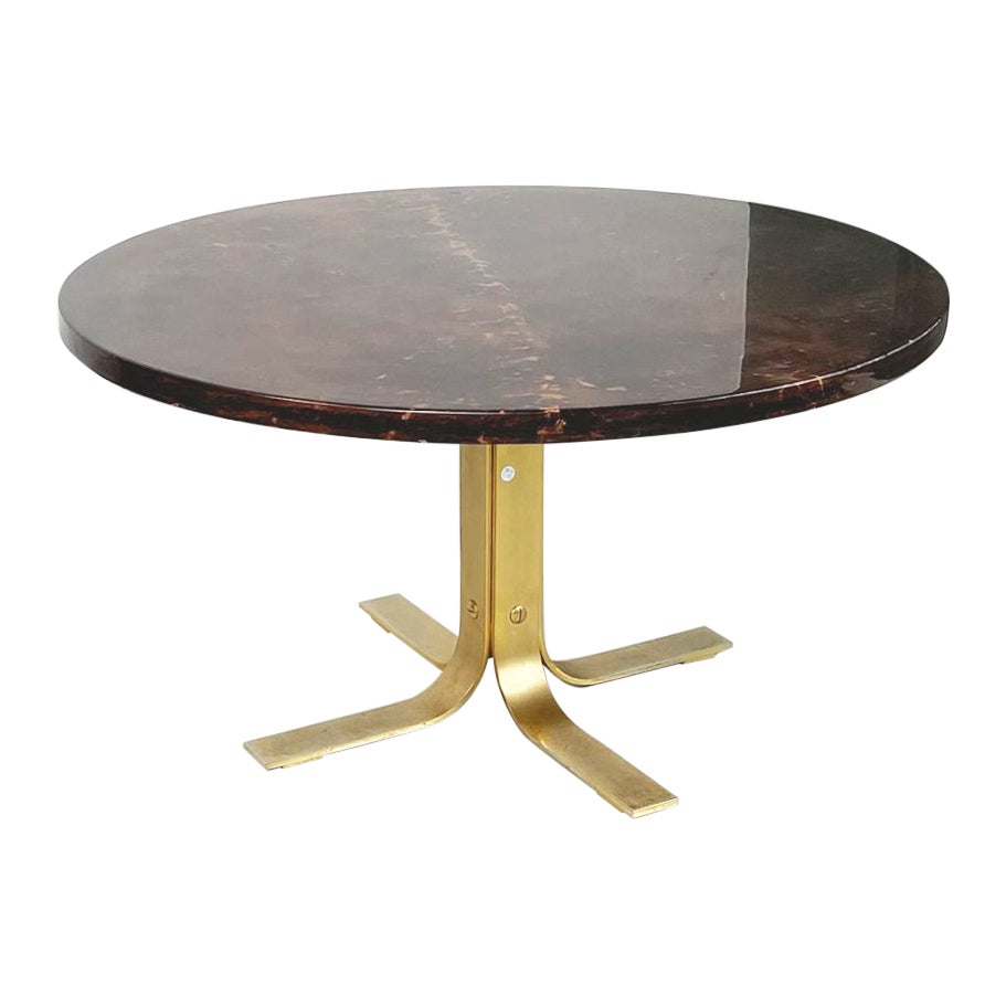 Table basse moderne italienne en bois, parchemin et laiton par Aldo Tura, années 1960