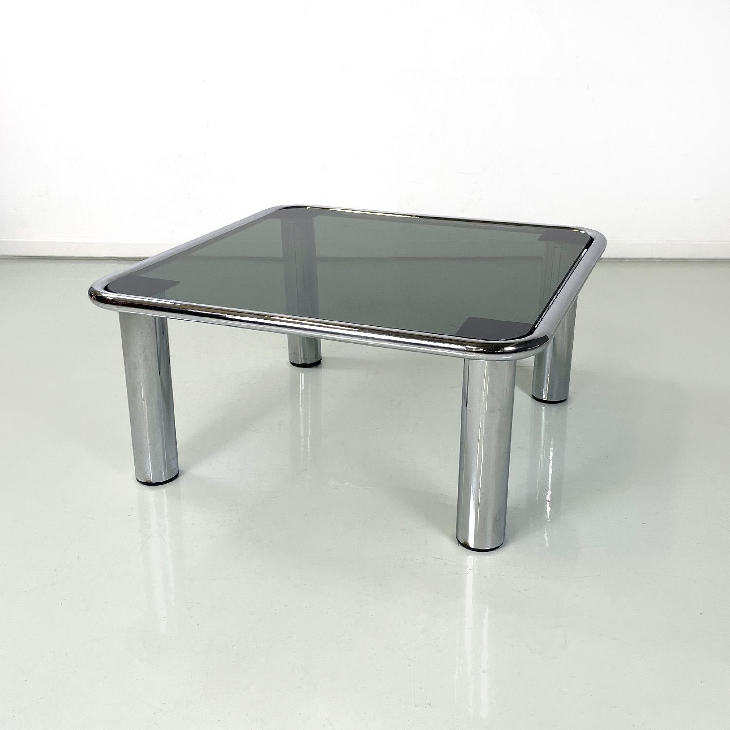 Italian modern coffee table Sesann by Gianfranco Frattini for Cassina, 1970s
Square coffee table mod. Sesann. The structure is in chromed tubular steel, the dark gray smoked glass rests on four triangular elements.
Produced by Cassina in 1970s and