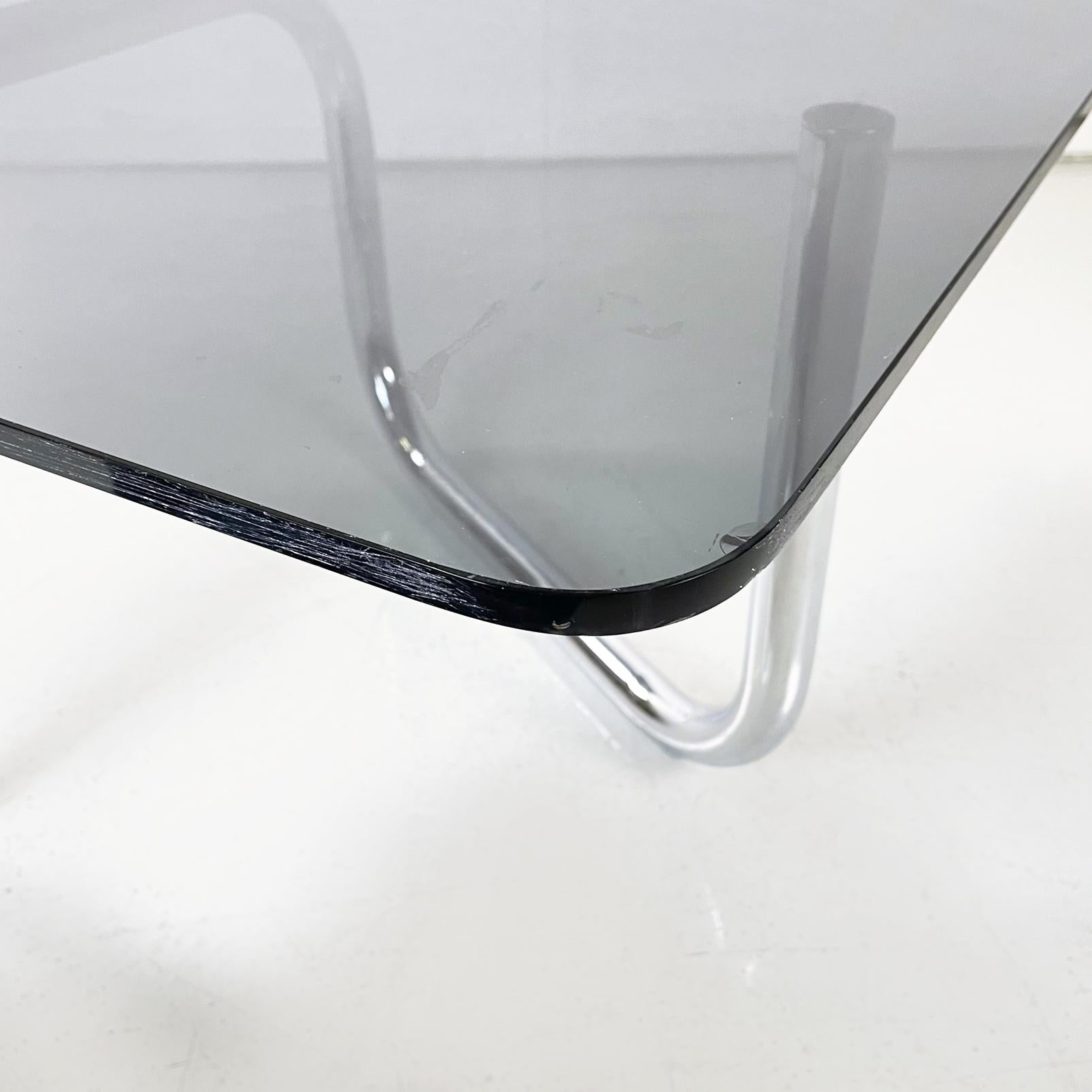 Acier Table basse moderne italienne rectangulaire en acier chromé et verre fumé, 1970 en vente