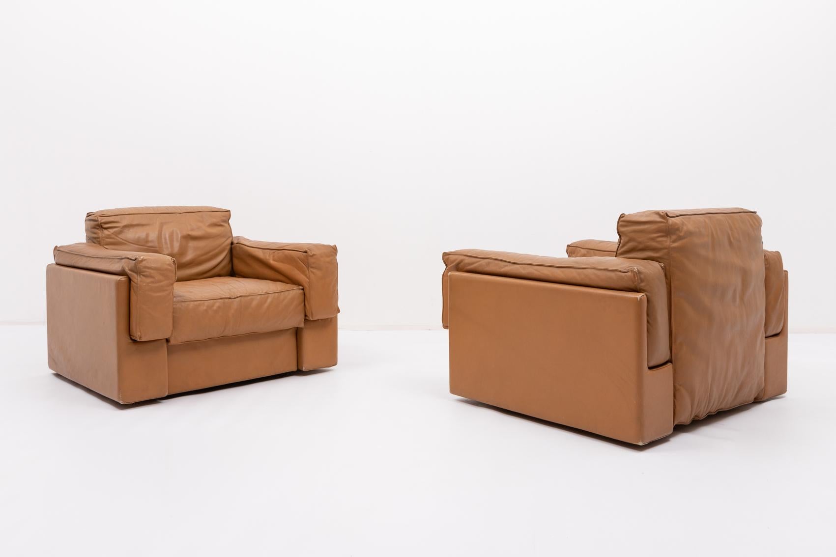Italian Modern cognac leather club armchairs For Sale 1