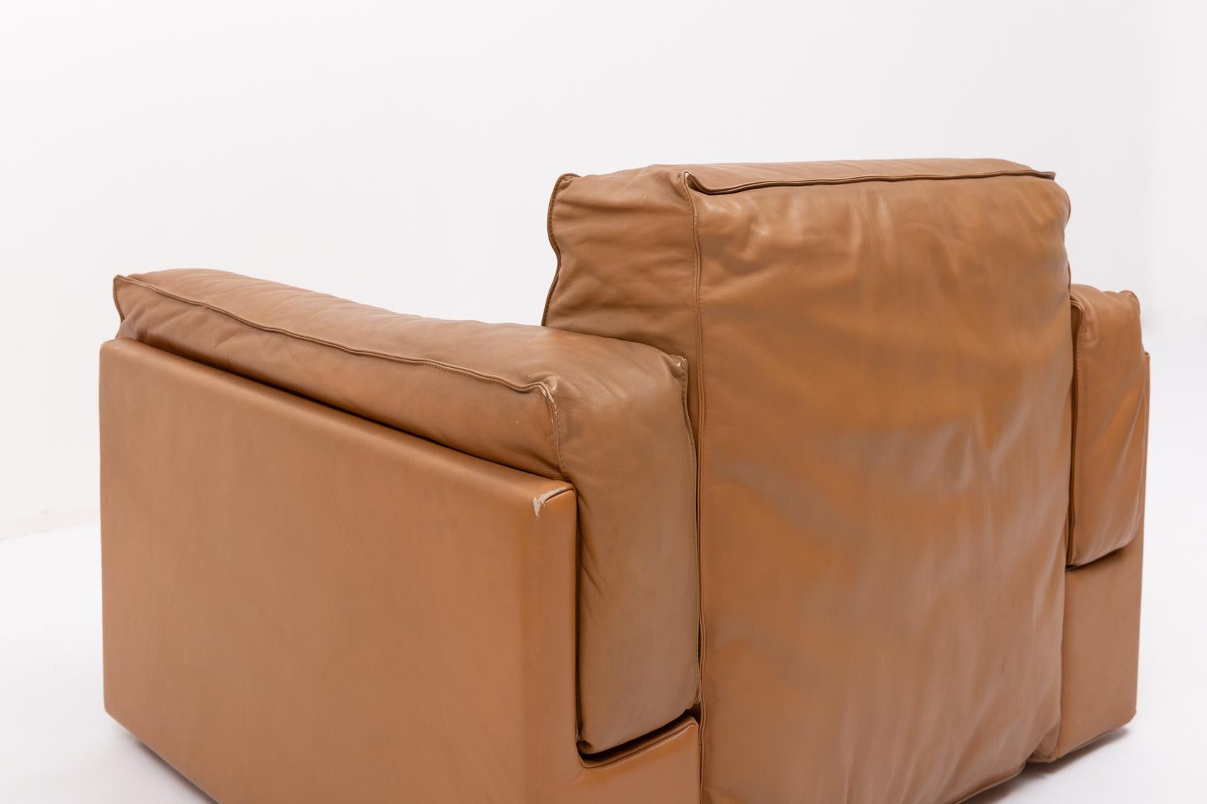 Italian Modern cognac leather club armchairs For Sale 4