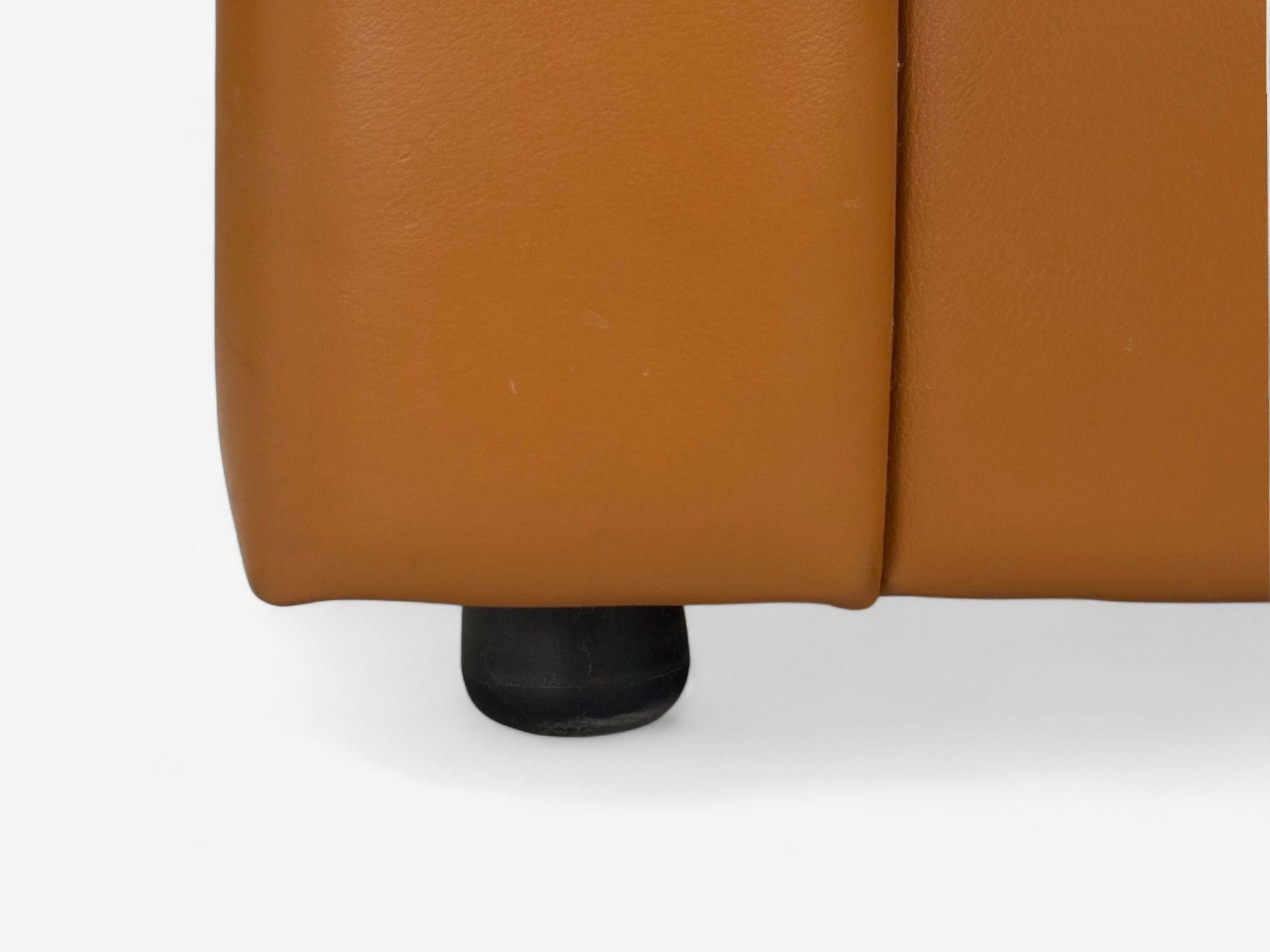 Moderno italiano, pelle cognac, grandi sedie da salotto, Italia, anni '70 in vendita 5