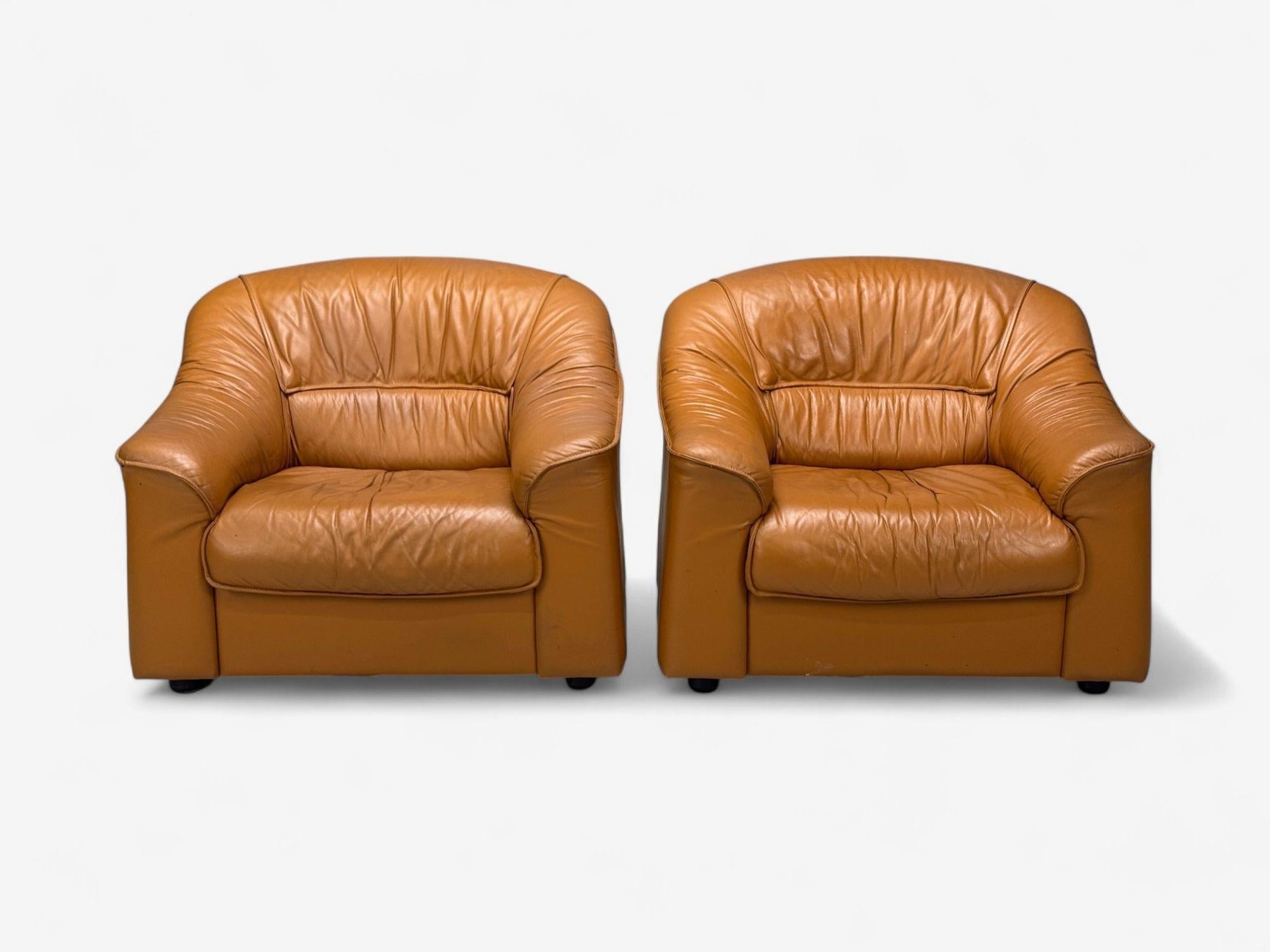 Mid-Century moderno Moderno italiano, pelle cognac, grandi sedie da salotto, Italia, anni '70 in vendita