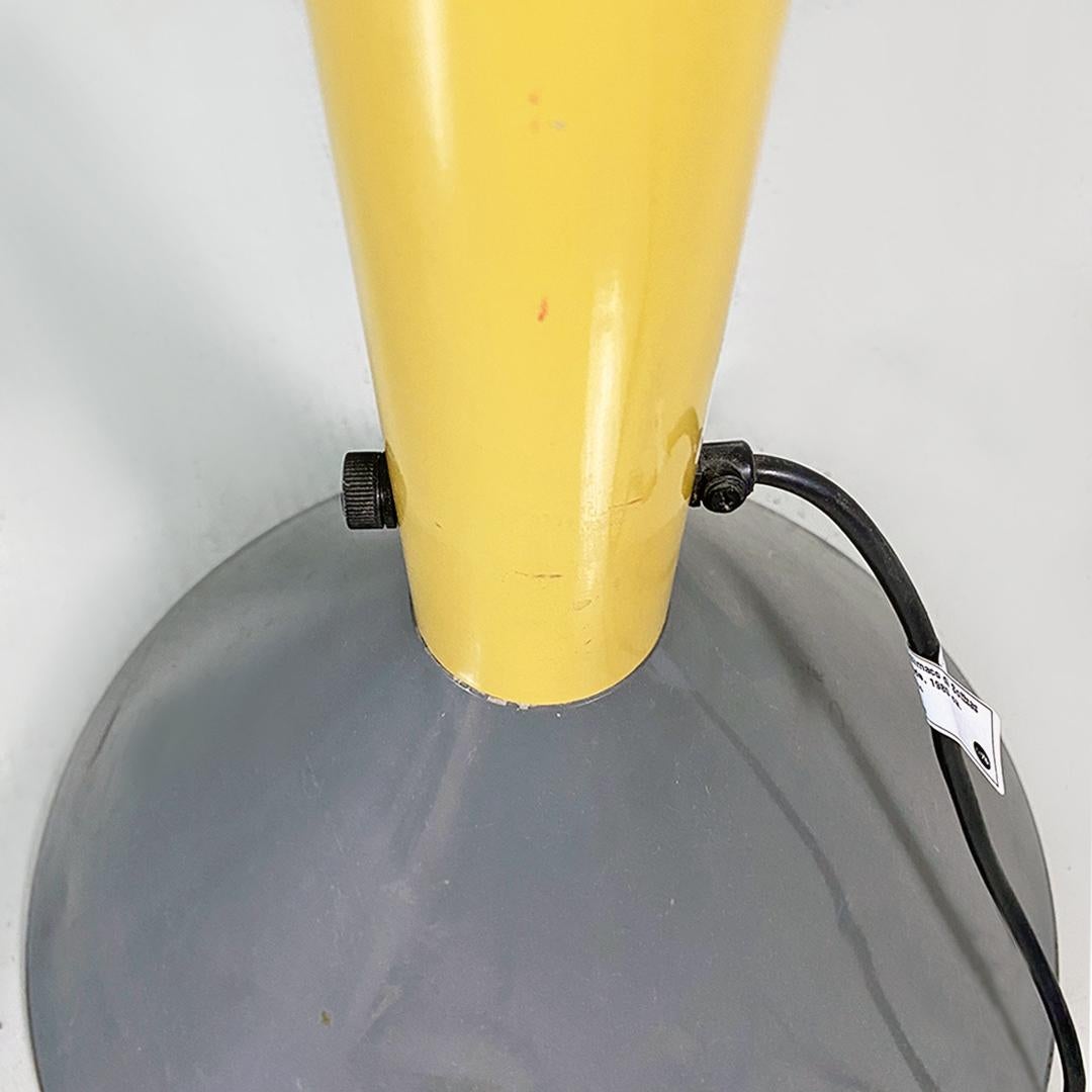 Moderne italienische Stehlampe aus farbigem Stahl Callimaco von Sottsass für Artemide, 1980er Jahre im Zustand „Gut“ im Angebot in MIlano, IT
