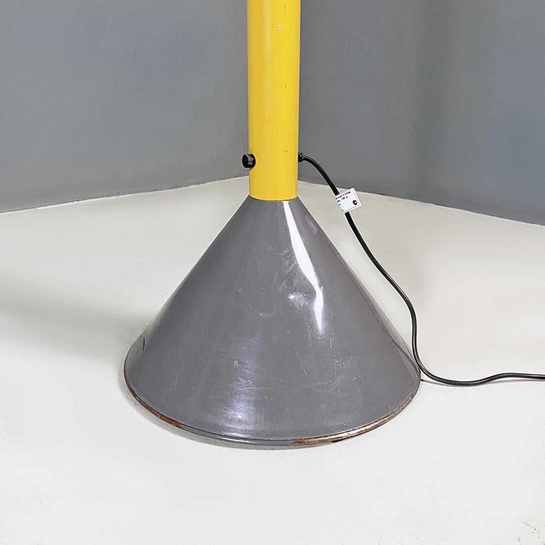Moderne italienische Stehlampe aus farbigem Stahl Callimaco von Sottsass für Artemide, 1980er Jahre im Angebot 3