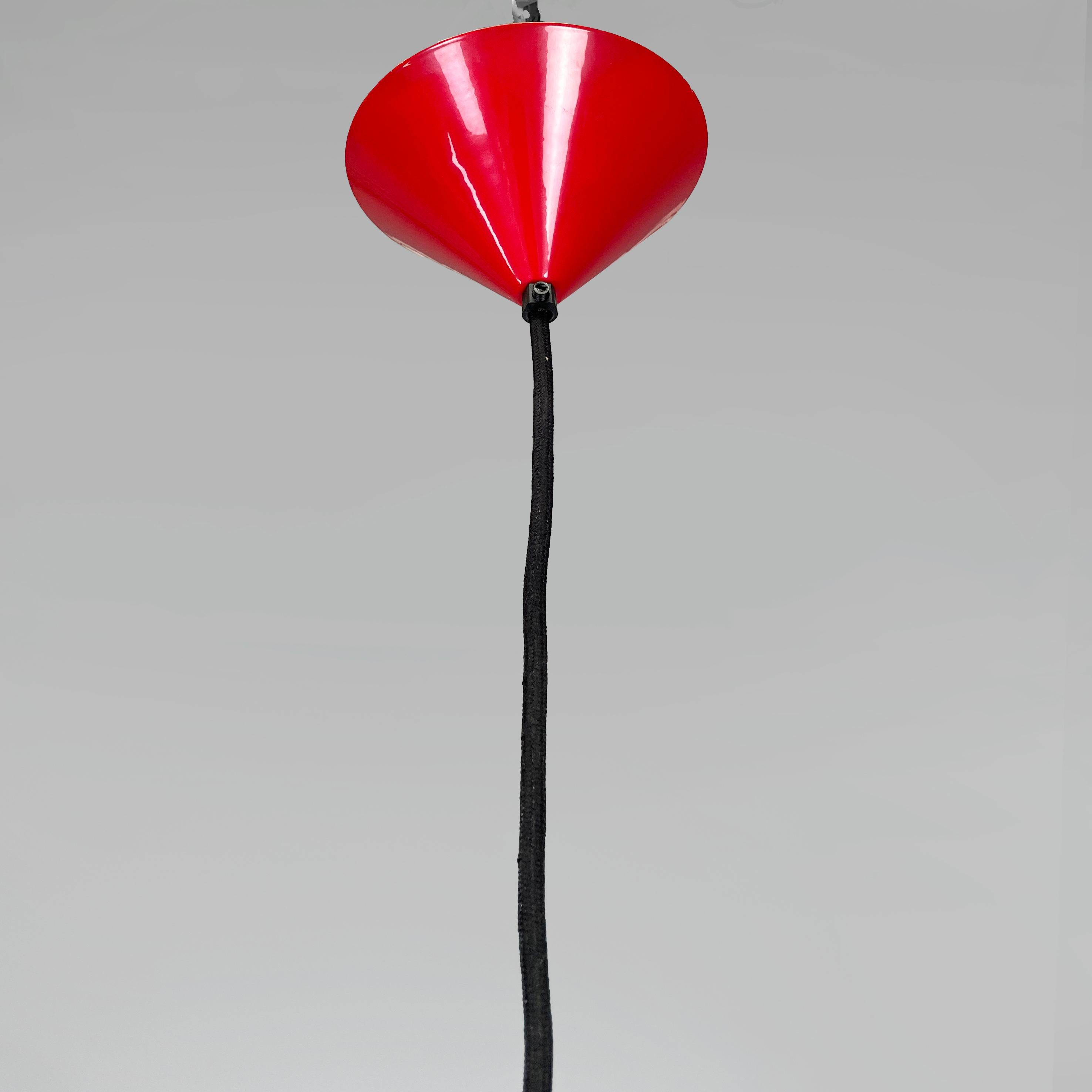 Italienischer moderner konischer Kronleuchter aus Glas, rotem und weißem Metall, 1970er Jahre im Angebot 10