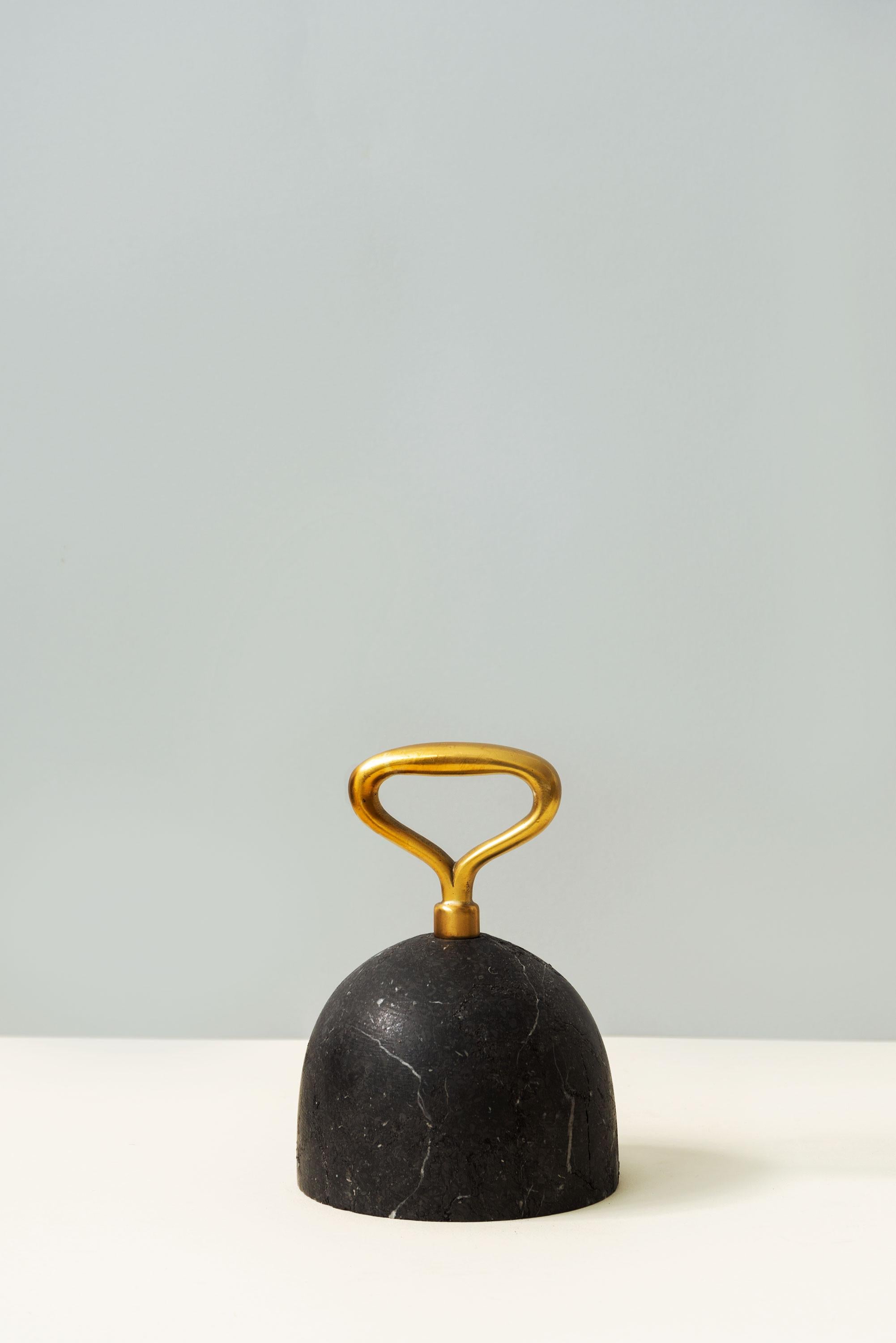 Doorstops, paperweights or furniture elements, FP01 Doorstops from Vintage Domus stand out for their timeless elegance and exclusive customization. Versatile objects with a minimalist and sophisticated design, made with fine materials and