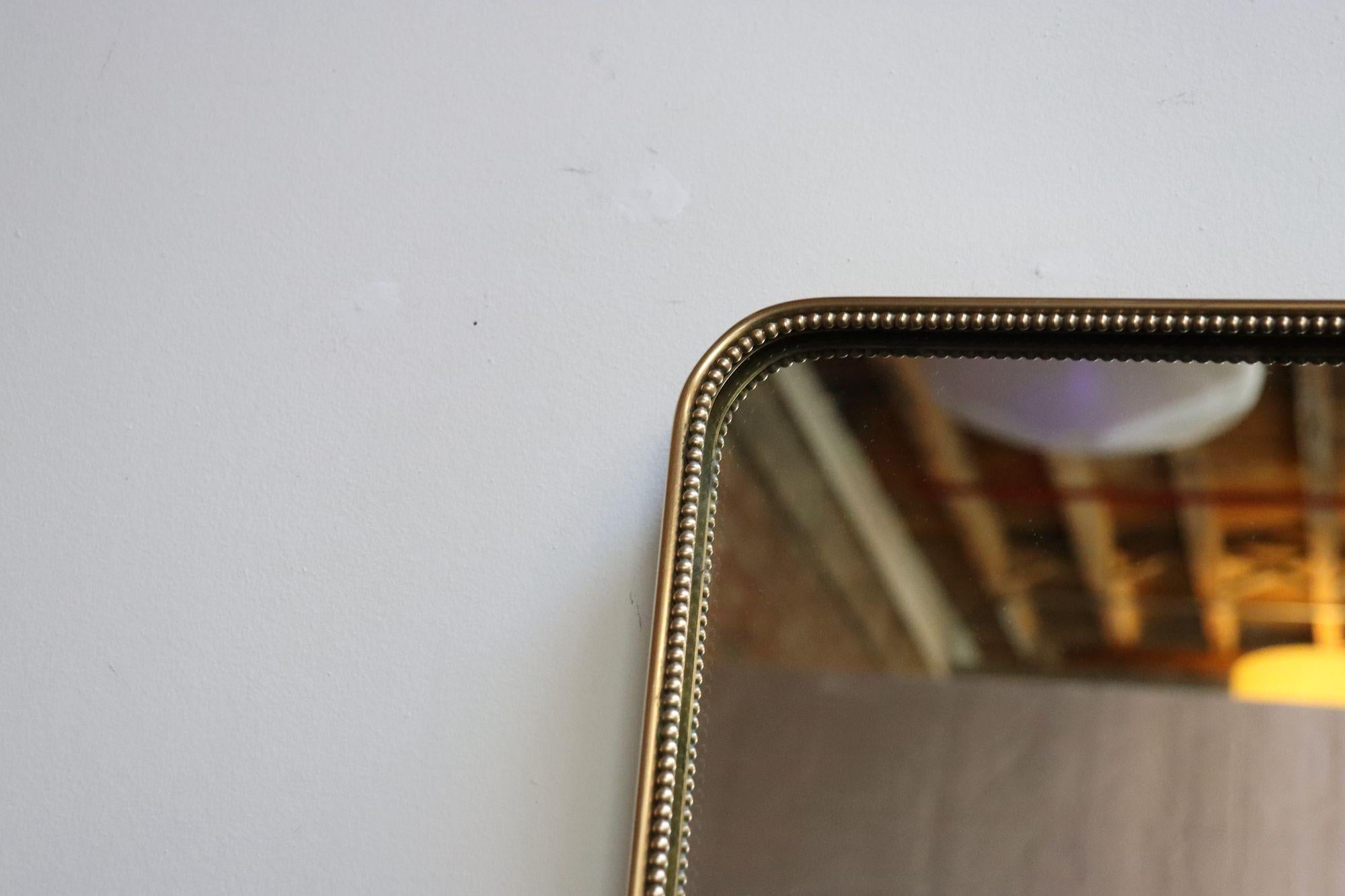 Miroir mural moderne italien avec cadre en laiton perlé d'après Gio Ponti 4