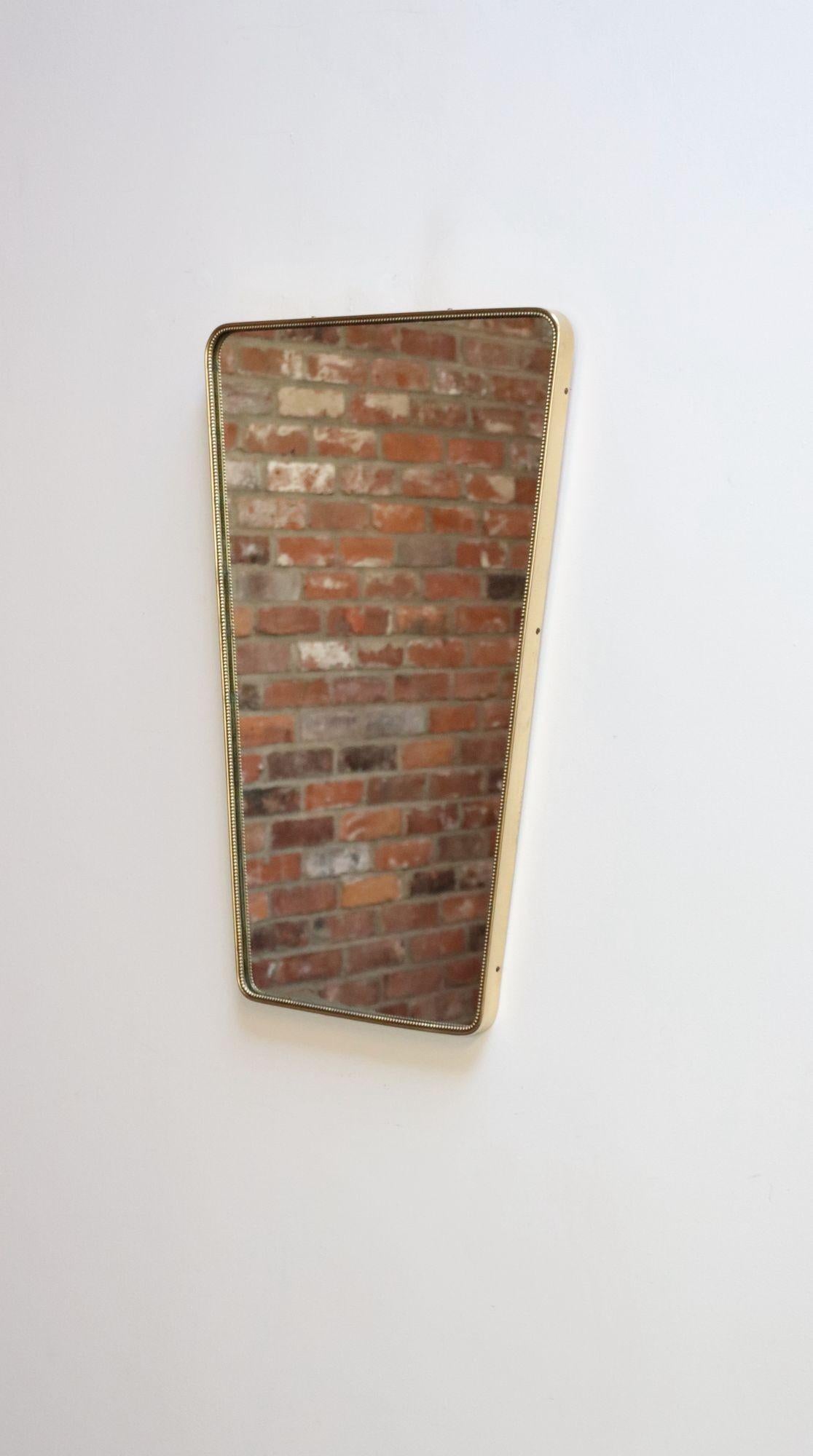 Miroir mural moderne italien avec cadre en laiton perlé d'après Gio Ponti 8