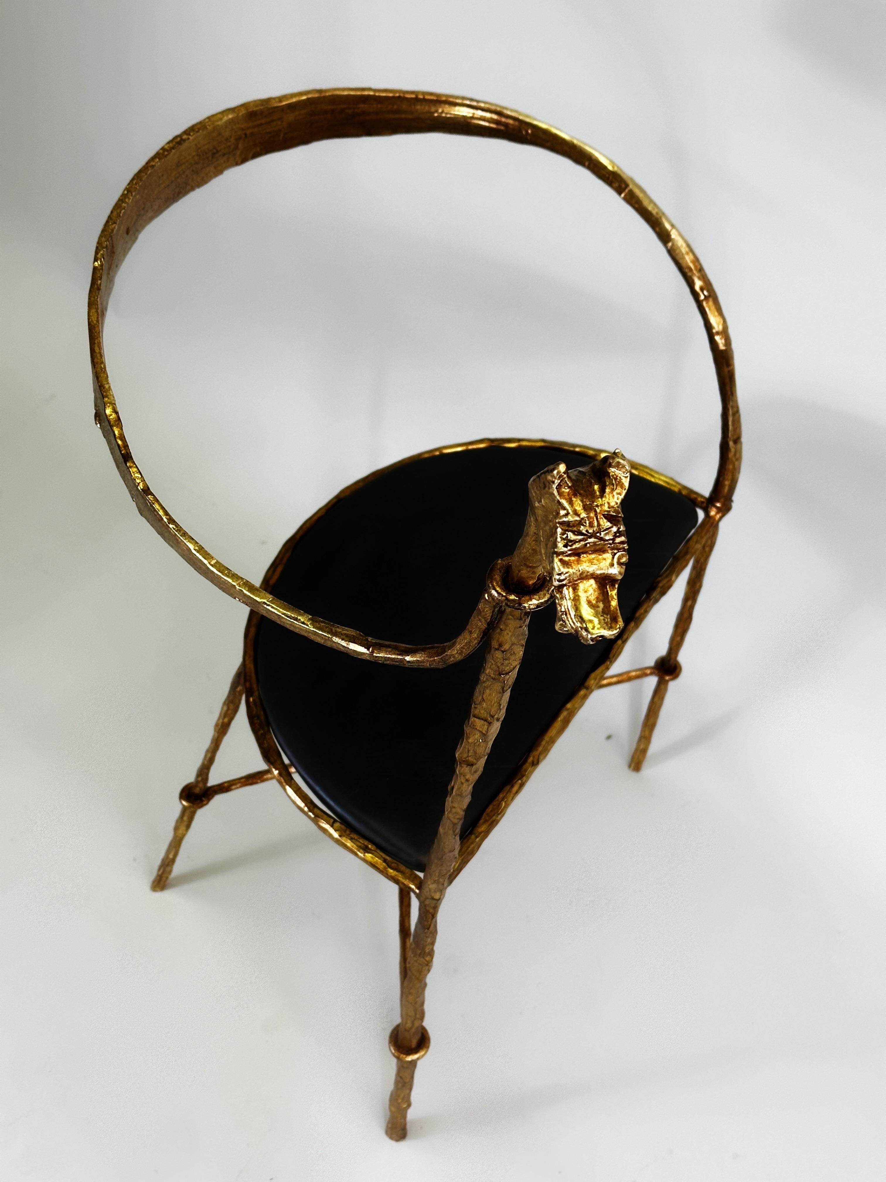 Silla Artesana Italiana Moderna de Hierro Martillado Dorado de Giovanni Banci para Hermes Cuero en venta