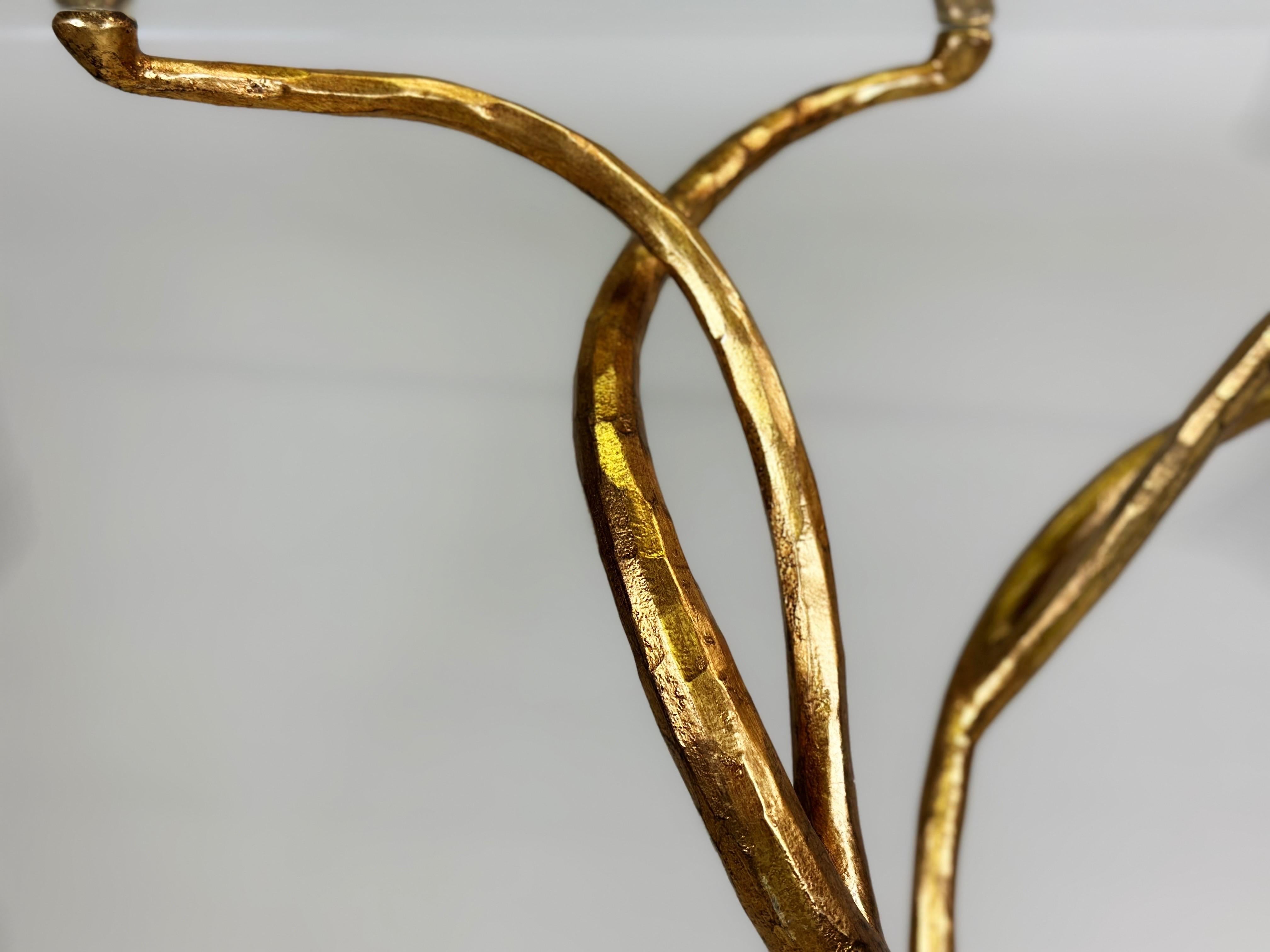 Console artisanale italienne moderne en verre et fer doré martelé à la main, Giovanni Banci en vente 4