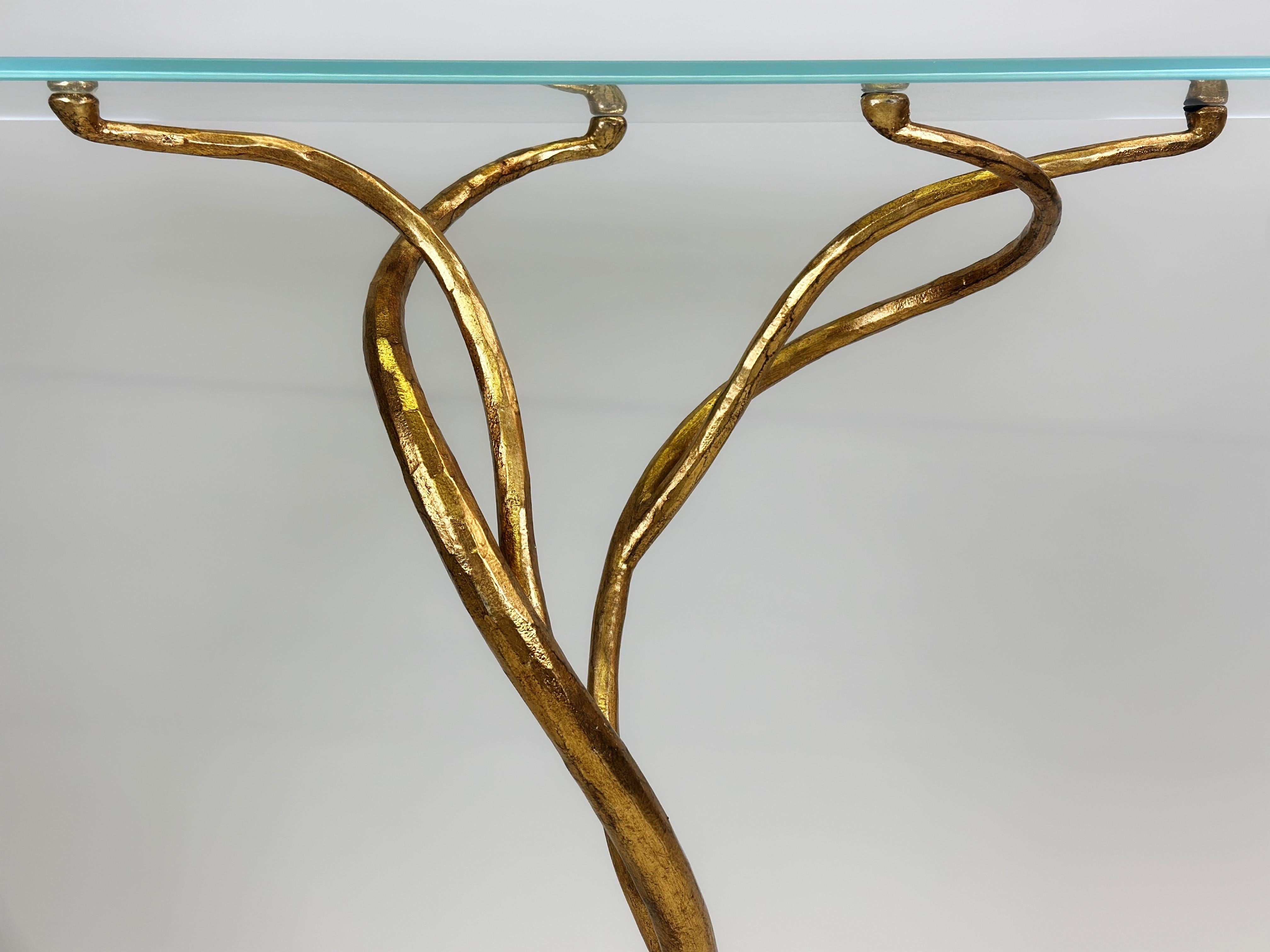 Console artisanale italienne moderne en verre et fer doré martelé à la main, Giovanni Banci en vente 1