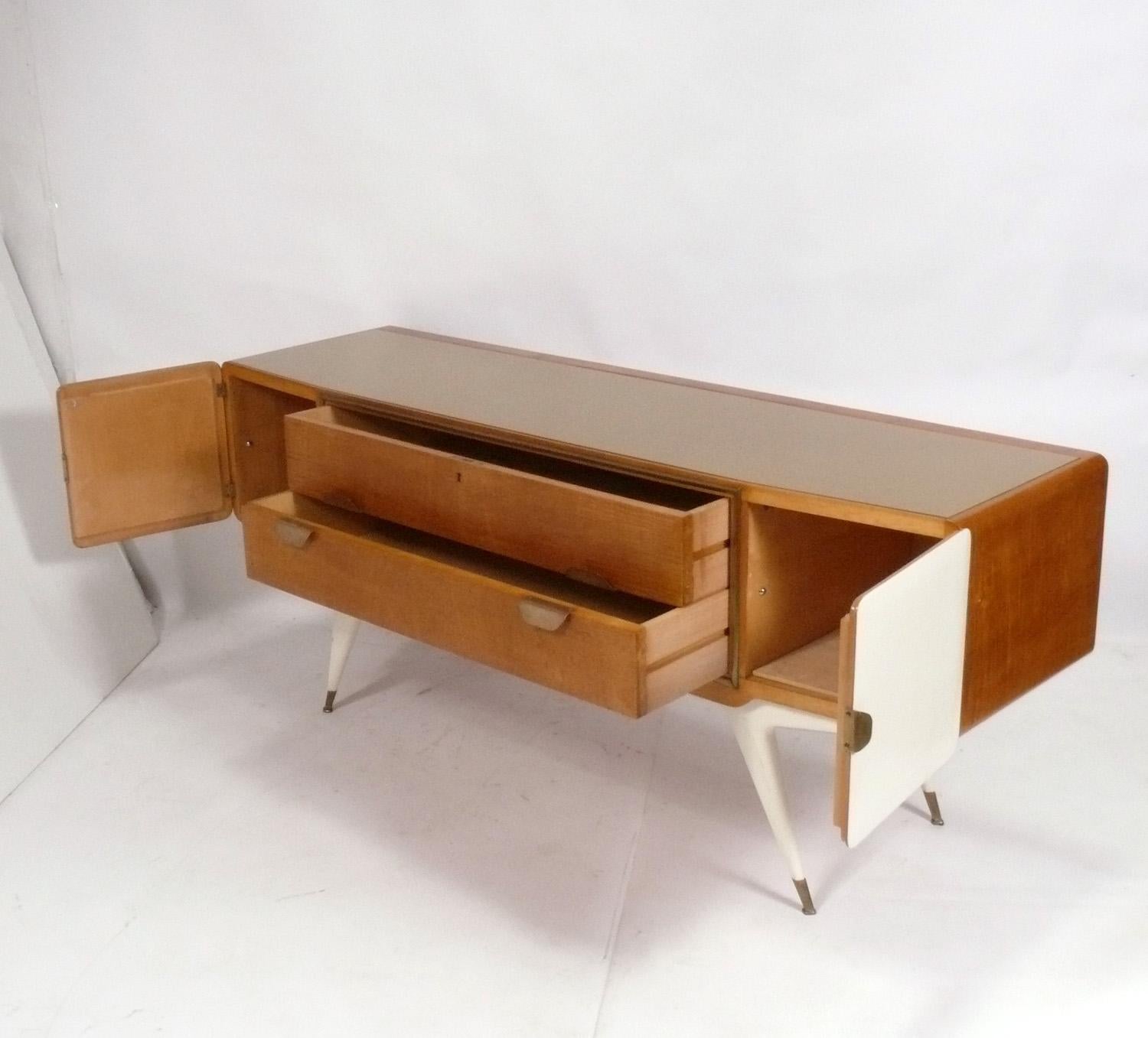 Italienische Modern Credenza im Stil von Gio Ponti circa 1950er Jahre 70