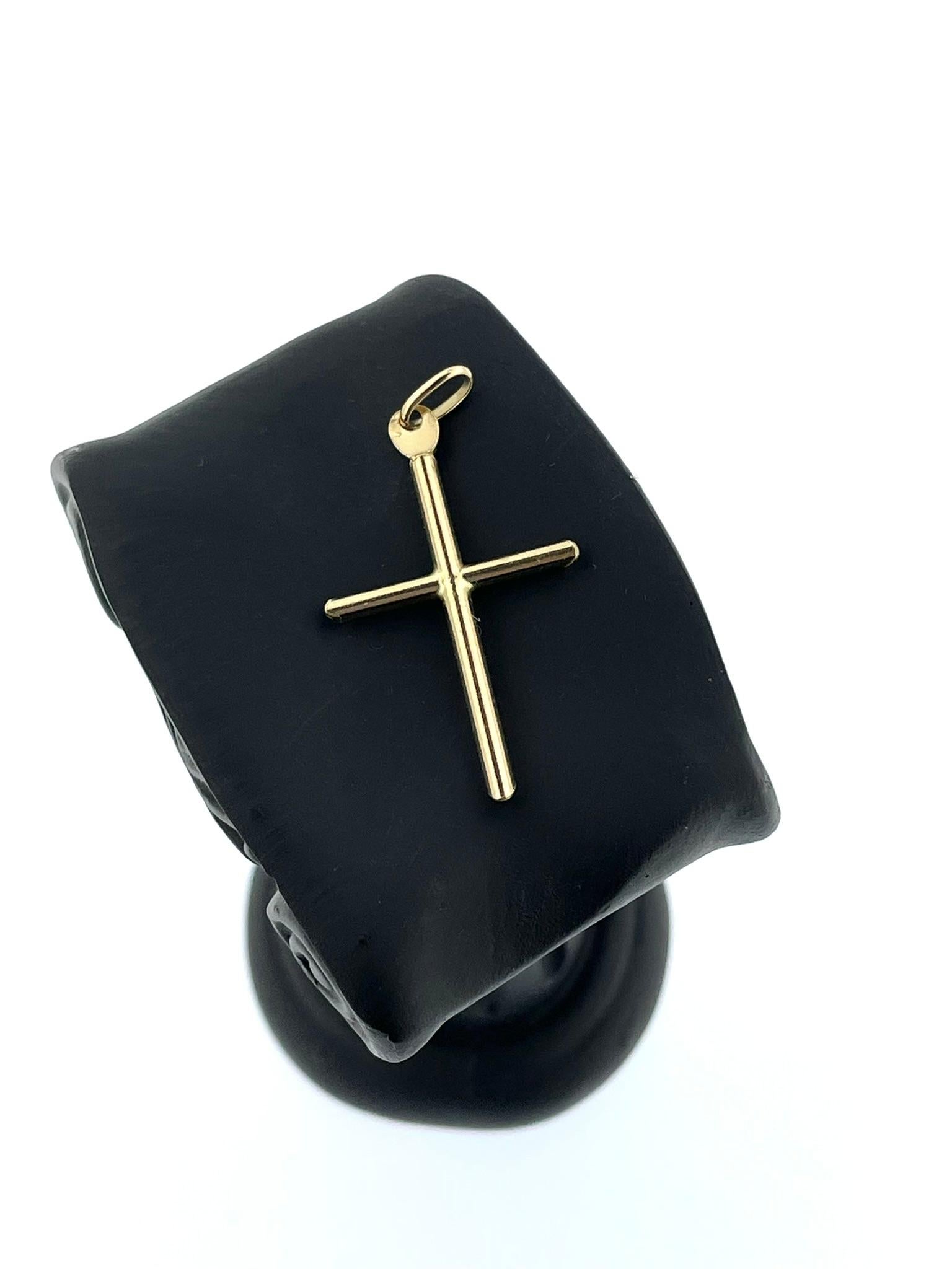 The Italian Modern Cross Yellow Gold is a contemporary interpretation of a classic religious symbol, crafted with elegance and sophistication. Made from 18-karat yellow gold, this cross pendant exudes luxury and quality.

The 