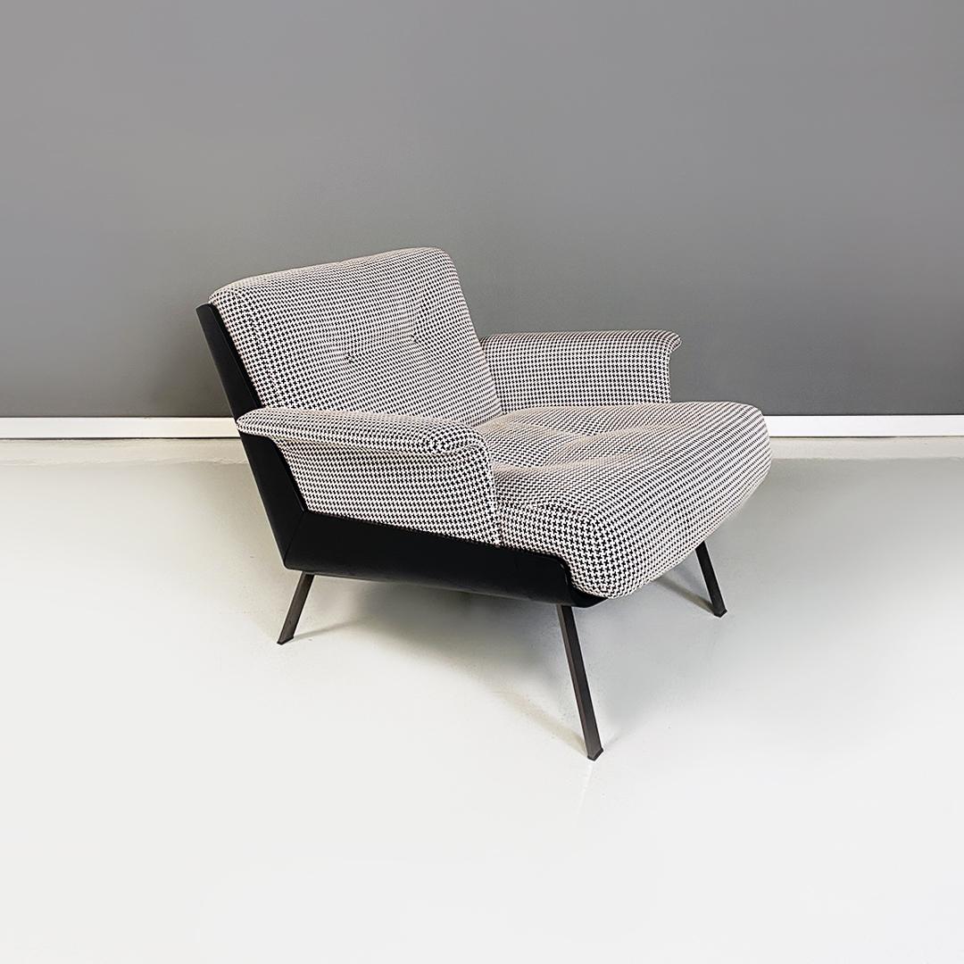 Italian modern Daiki armchair by Marcio Kogan and Studio MK27 for Minotti, 2020s 
Daiki model armchair, with shell in curved solid wood with matt black finish, seat and armrests upholstered and covered with new houndstooth fabric and four legs in