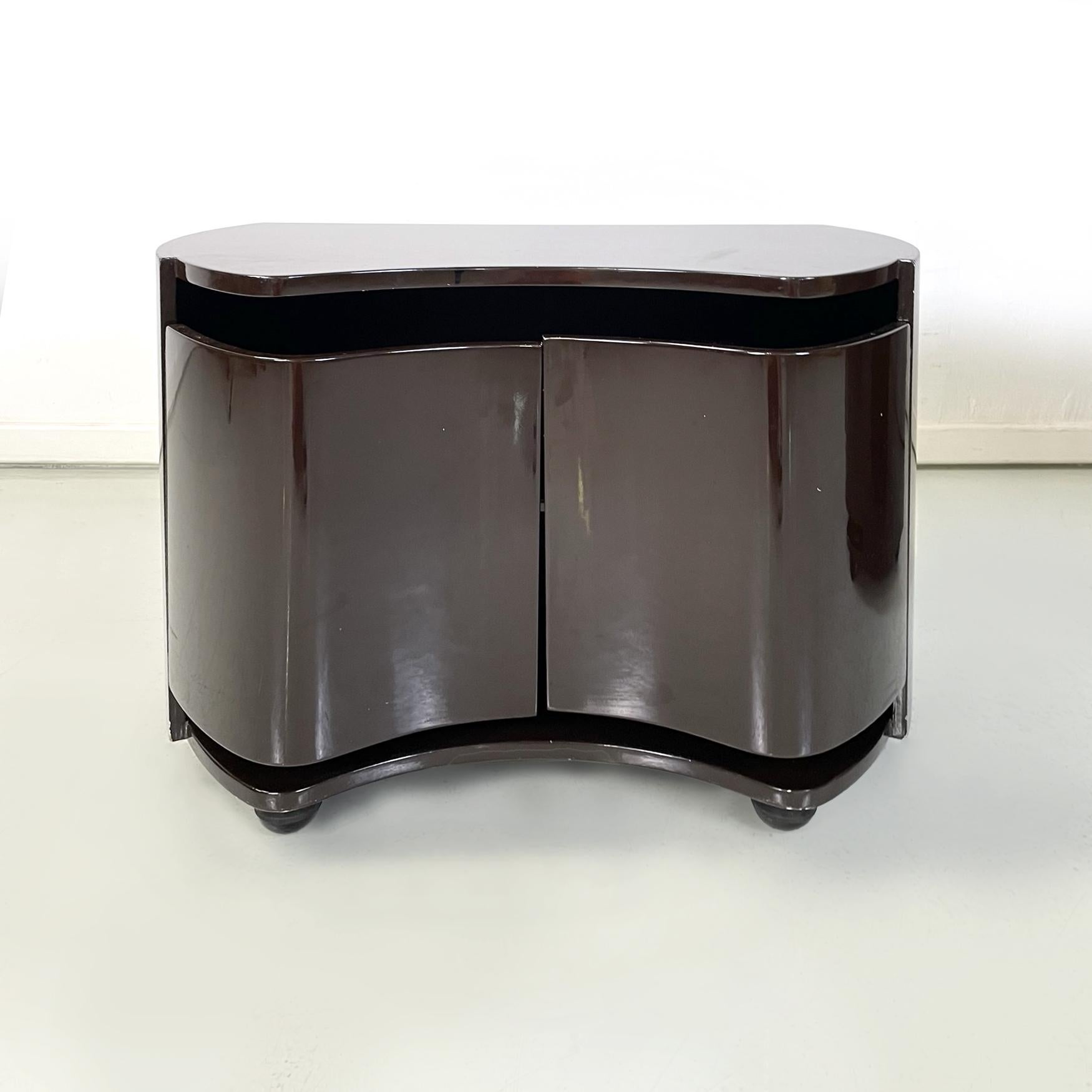 Italian modern Dark brown lacquered wood bed side table Aiace by Benatti, 1970s In Fair Condition For Sale In MIlano, IT